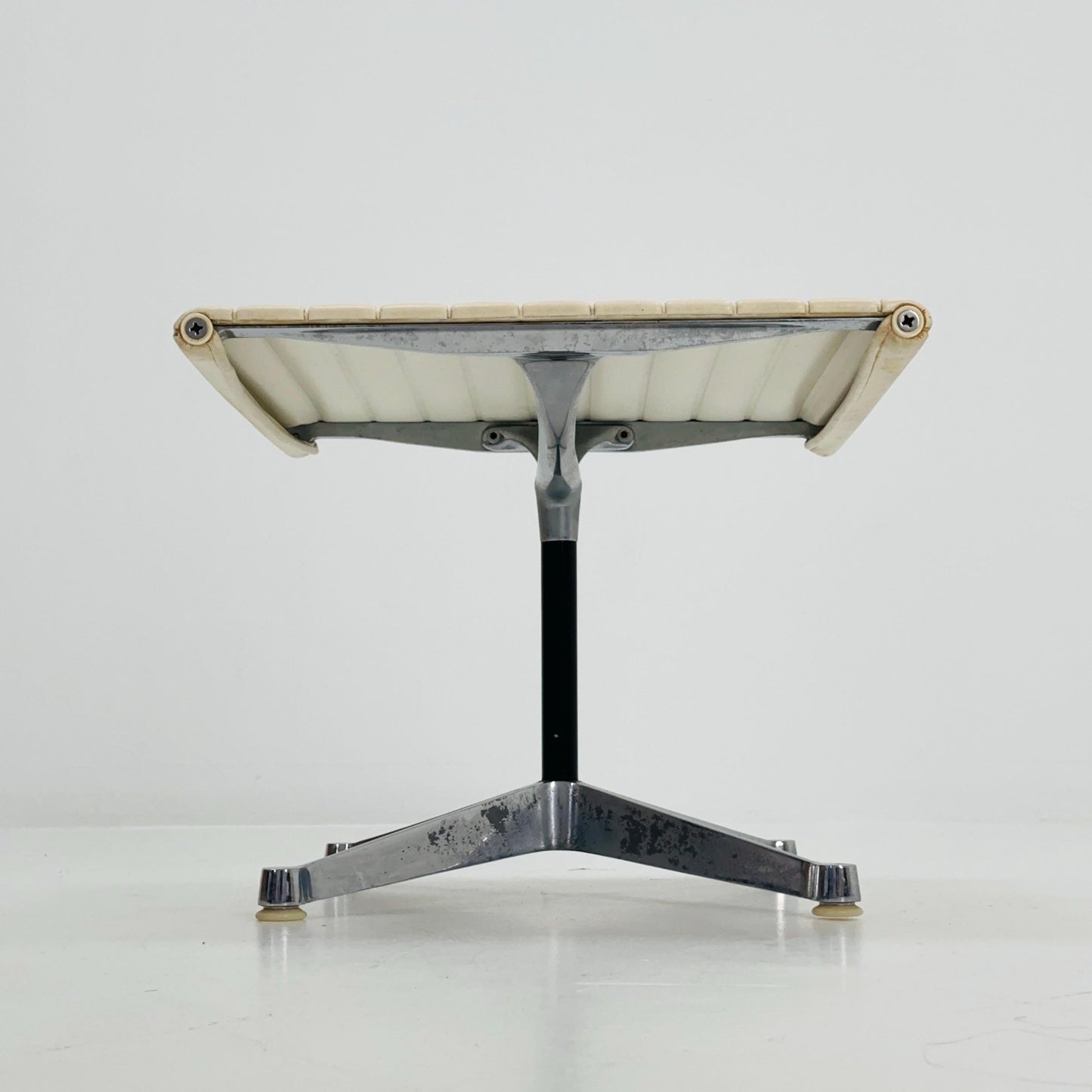 Mid Century Charles & Ray Eames EA 125 Aluminium Leather Ottoman by Herman Miller, USA, 1980s