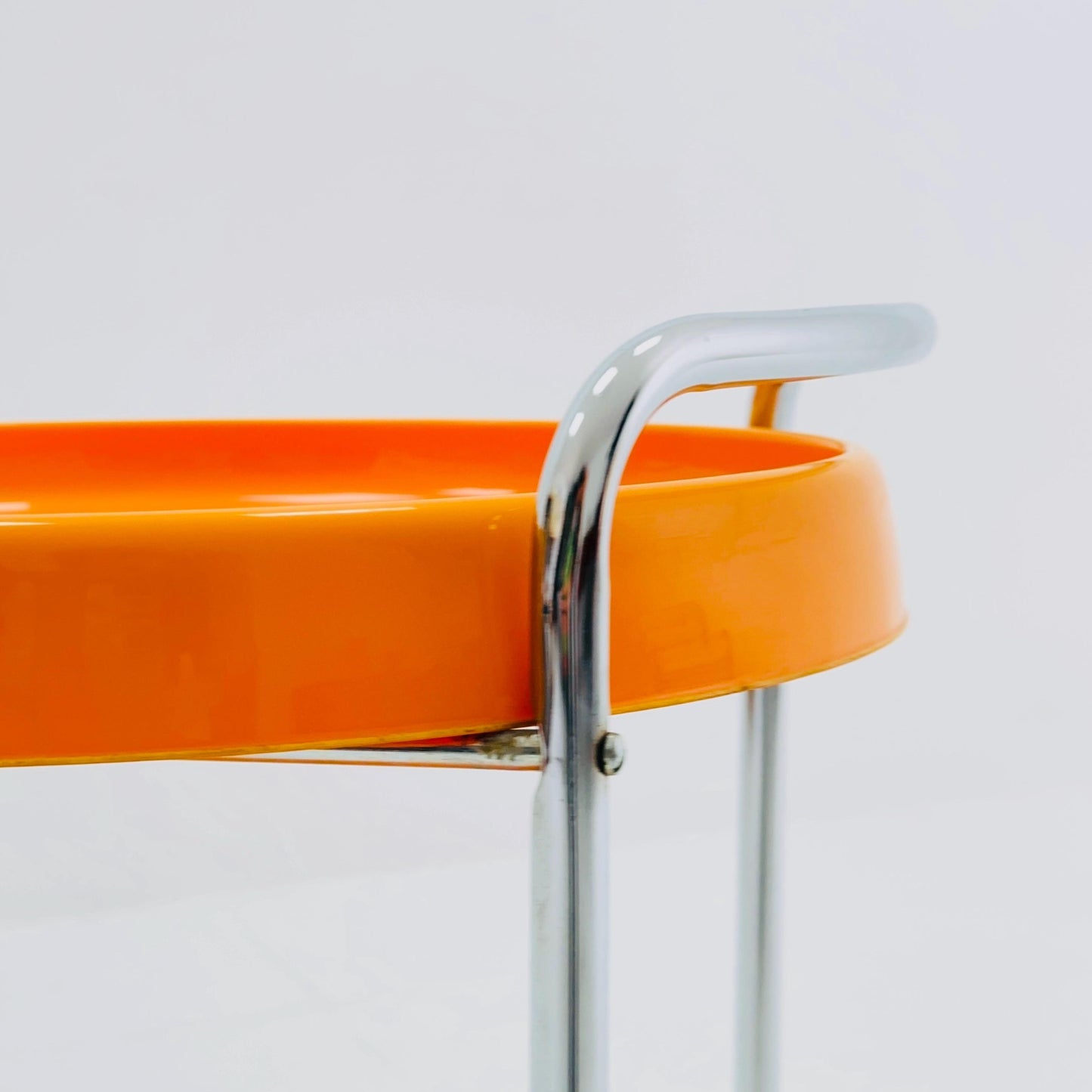 Mid century Spaceage Plastic and Metal Chrome Round Italian Bar Cart, 1980s