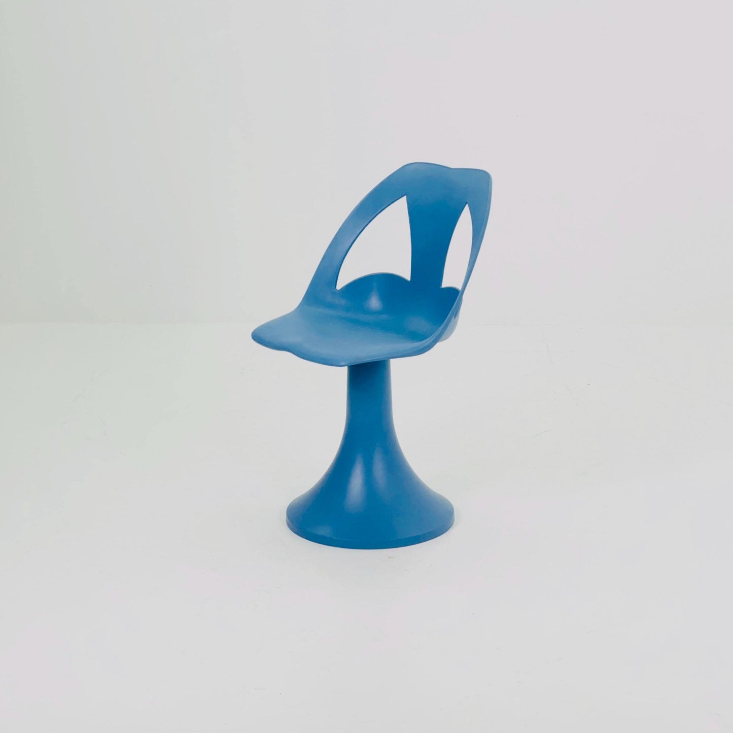 Mid-Century Space Age Tulip Chair in White | French Design, 1970s