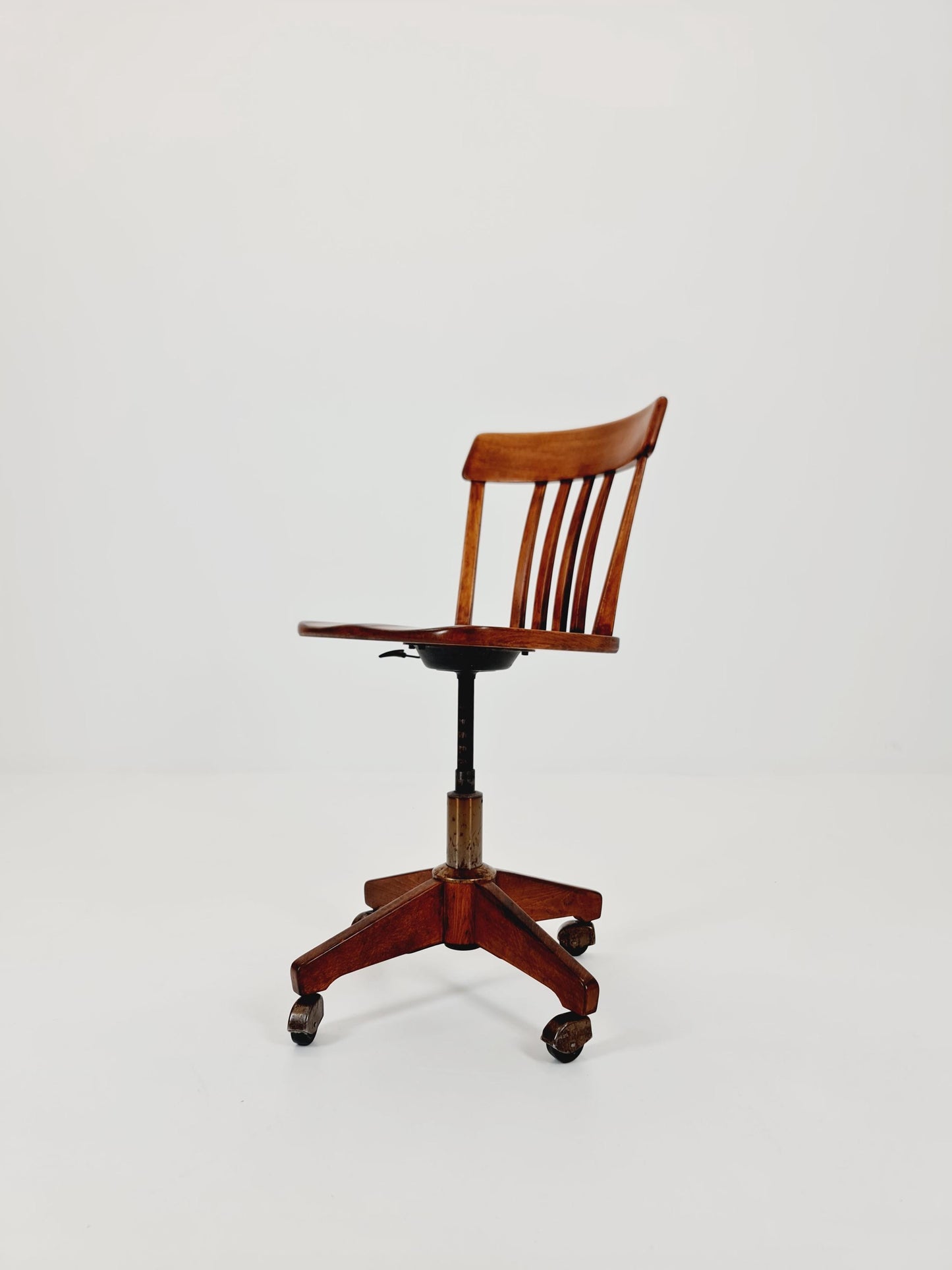Bauhaus swivel office chair in solid wood By Der FerderDreh 1930s