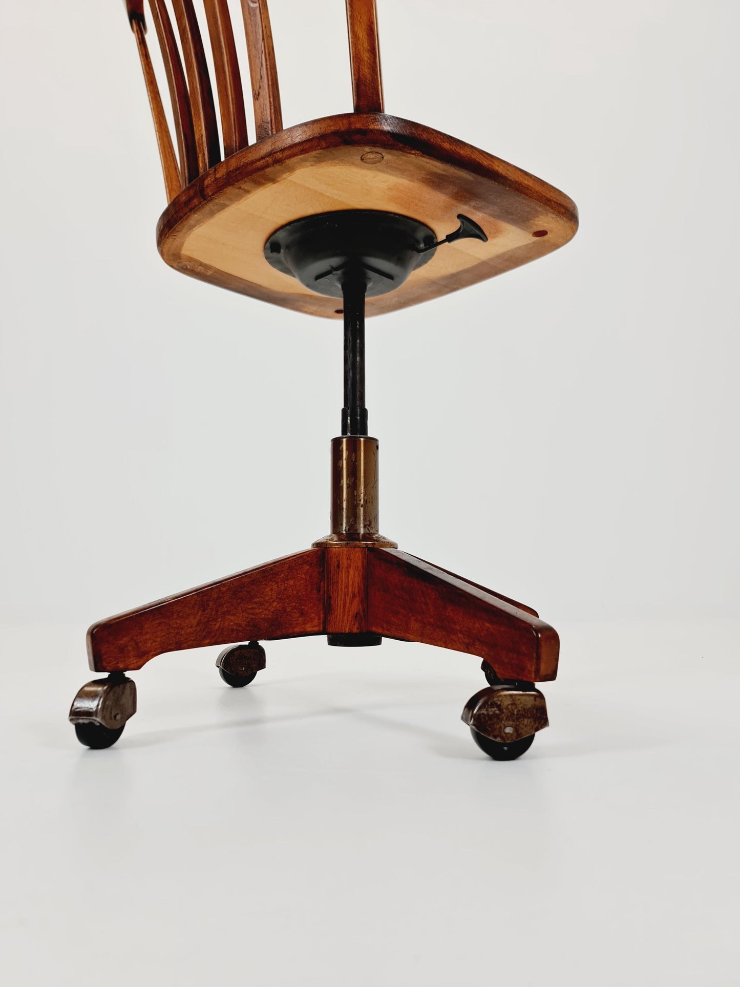Bauhaus swivel office chair in solid wood By Der FerderDreh 1930s
