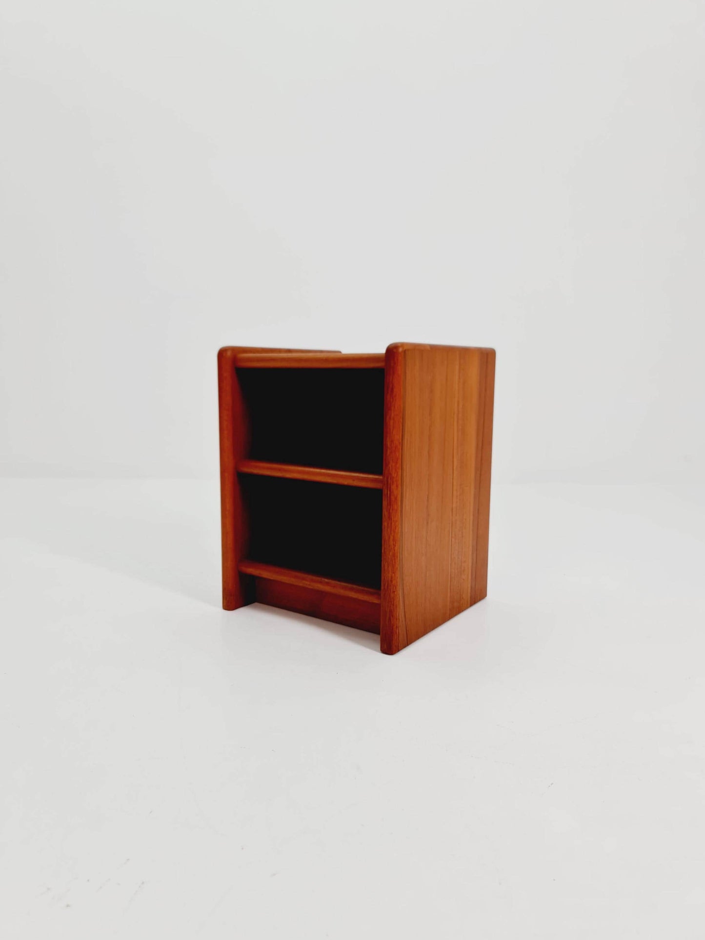 Vintage mid century danish sidetable in solid teak/nightstand By Dyrlund , 1960s