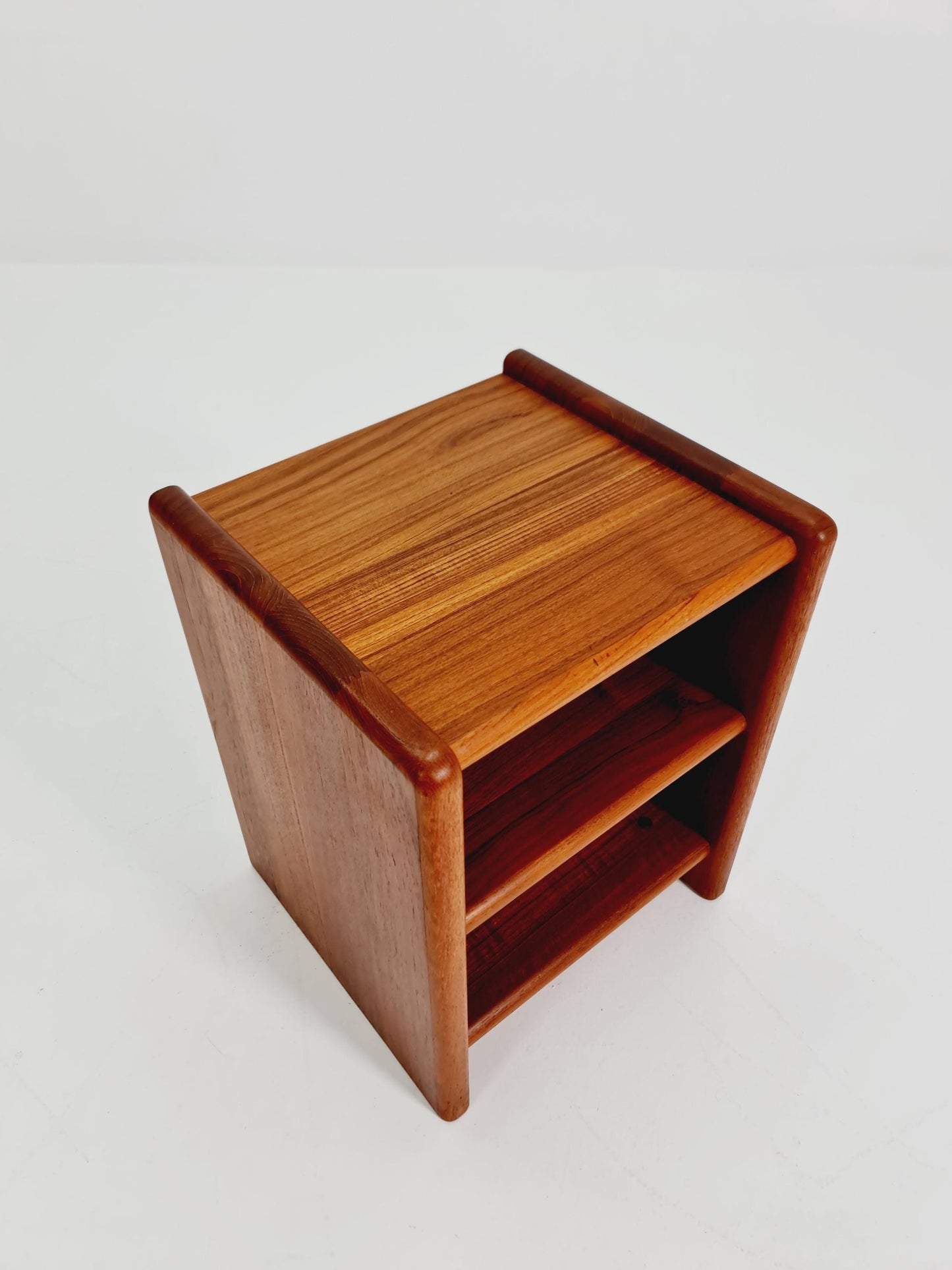Vintage mid century danish sidetable in solid teak/nightstand By Dyrlund , 1960s
