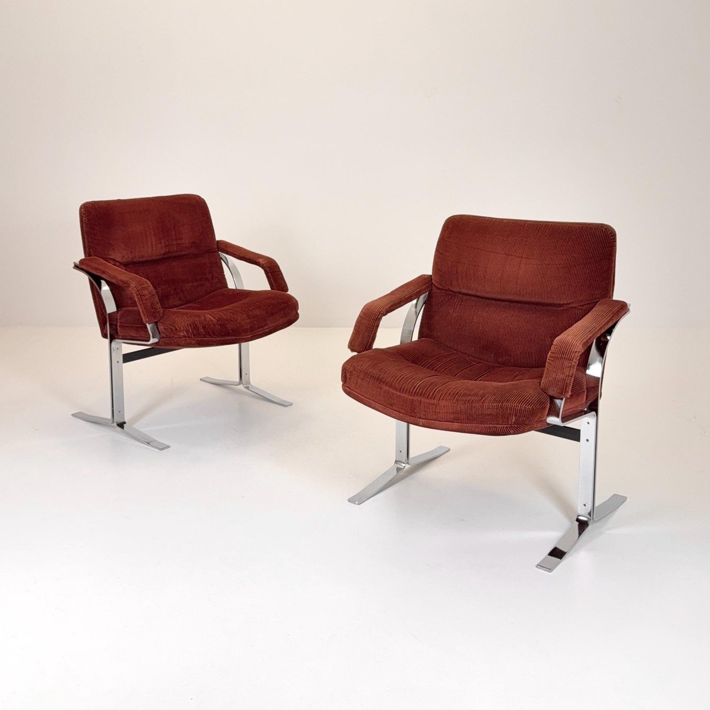 Set of 2 Mid Century Italian Lounge Chairs – Brown Velvet & Cast Chrome, 1980s Italy