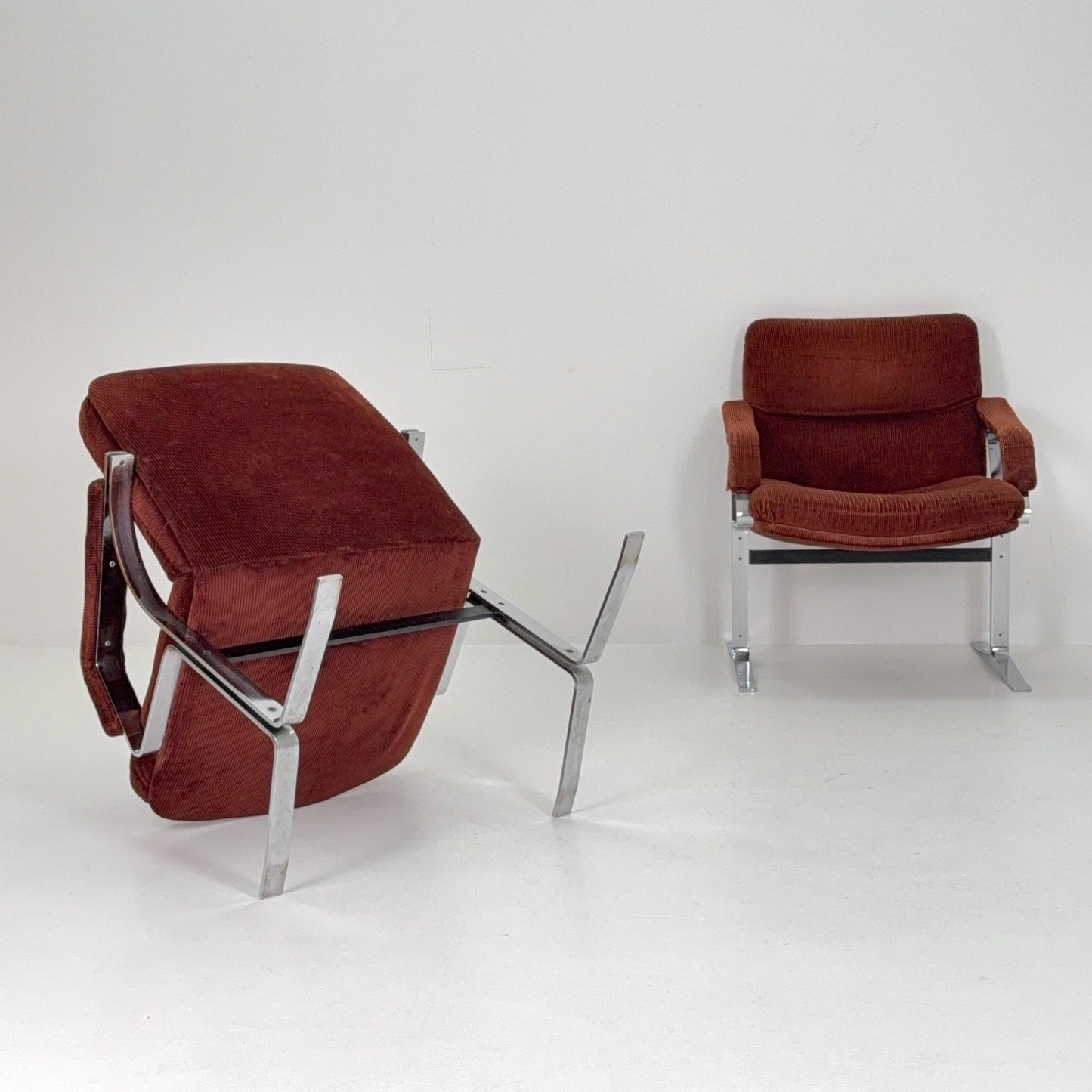 Set of 2 Mid Century Italian Lounge Chairs – Brown Velvet & Cast Chrome, 1980s Italy