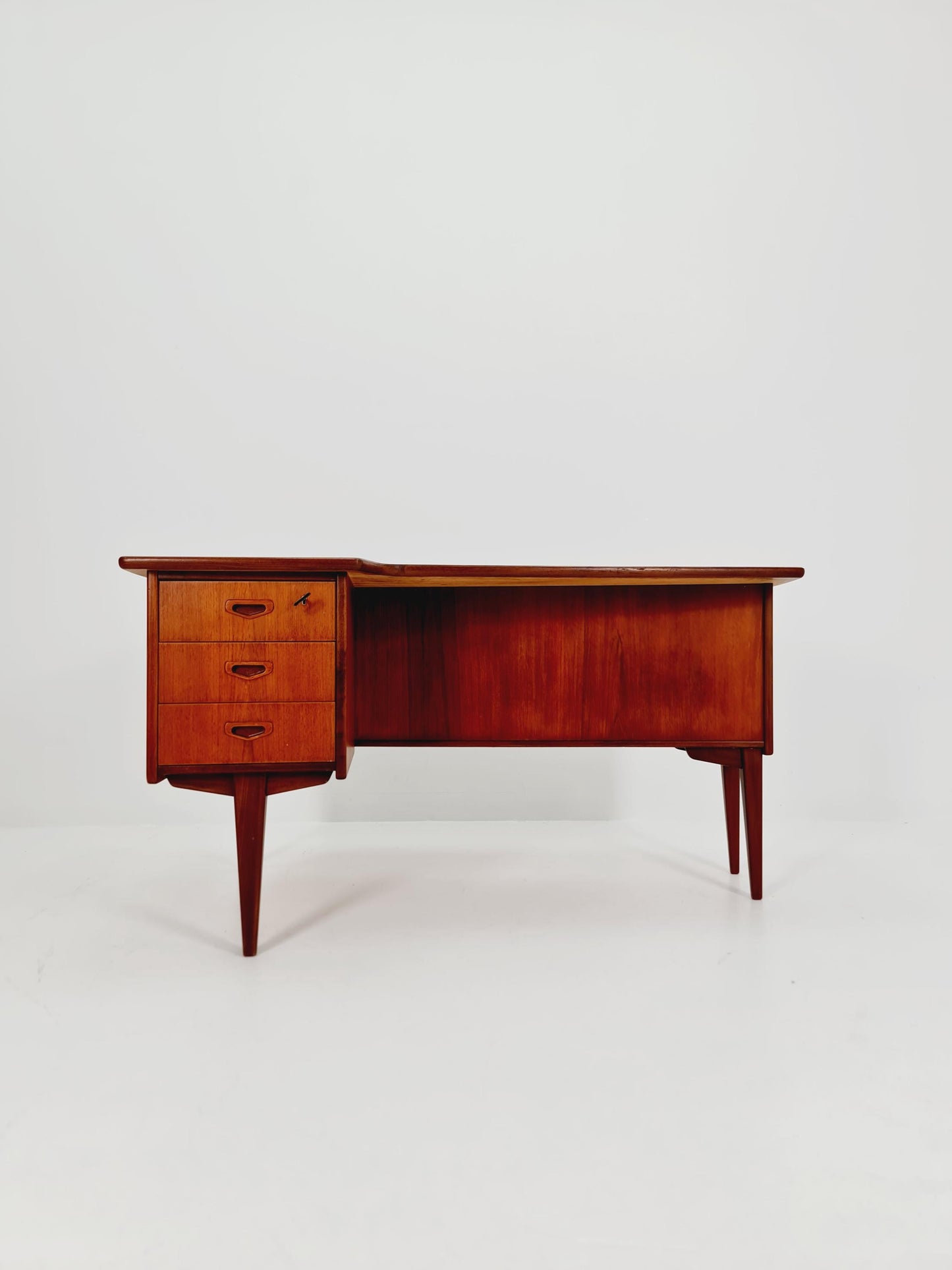 Swedish teak desk model Executive Desk by Leläangs Möbelfabrik ,Bengtsfors Model Görn Strand 1960s