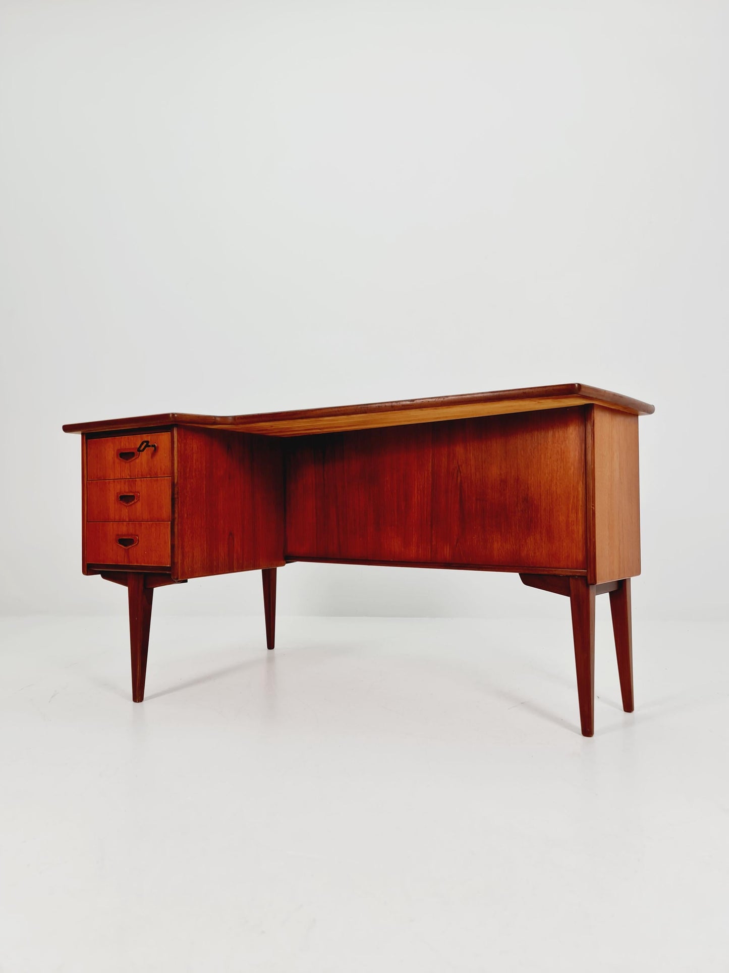 Swedish teak desk model Executive Desk by Leläangs Möbelfabrik ,Bengtsfors Model Görn Strand 1960s