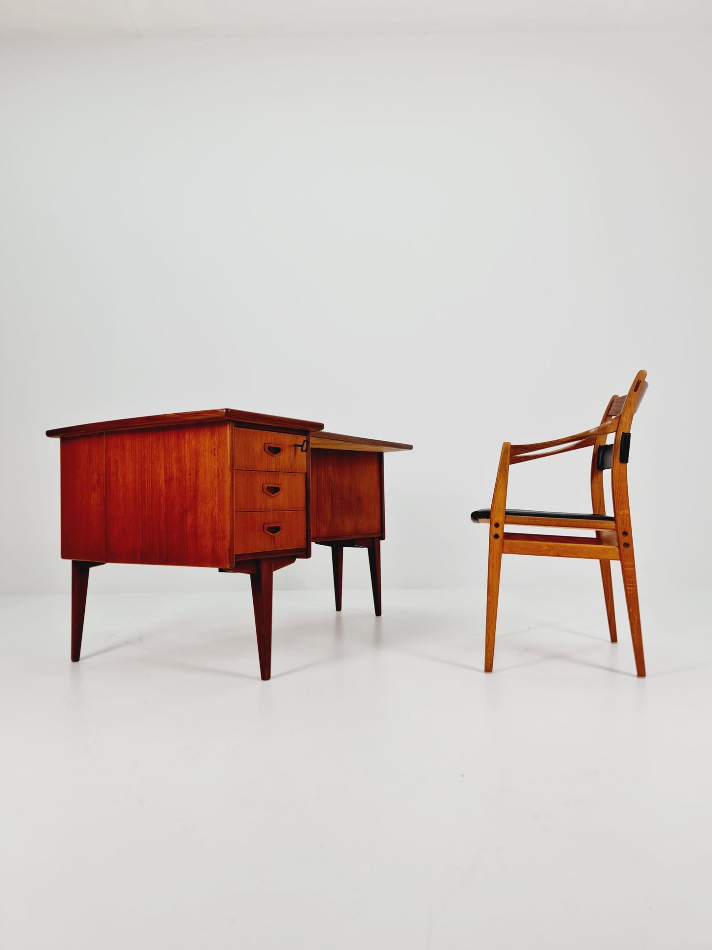 Swedish teak desk model Executive Desk by Leläangs Möbelfabrik ,Bengtsfors Model Görn Strand 1960s