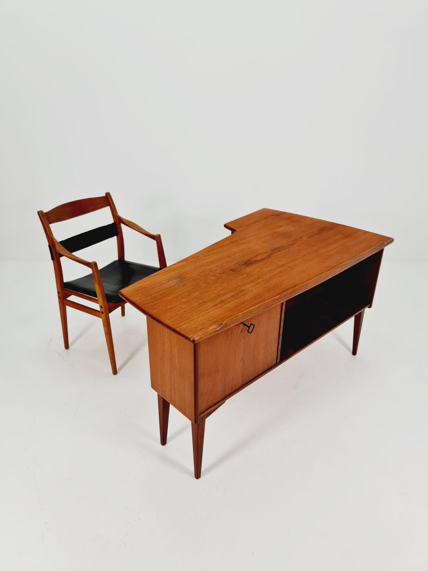 Swedish teak desk model Executive Desk by Leläangs Möbelfabrik ,Bengtsfors Model Görn Strand 1960s