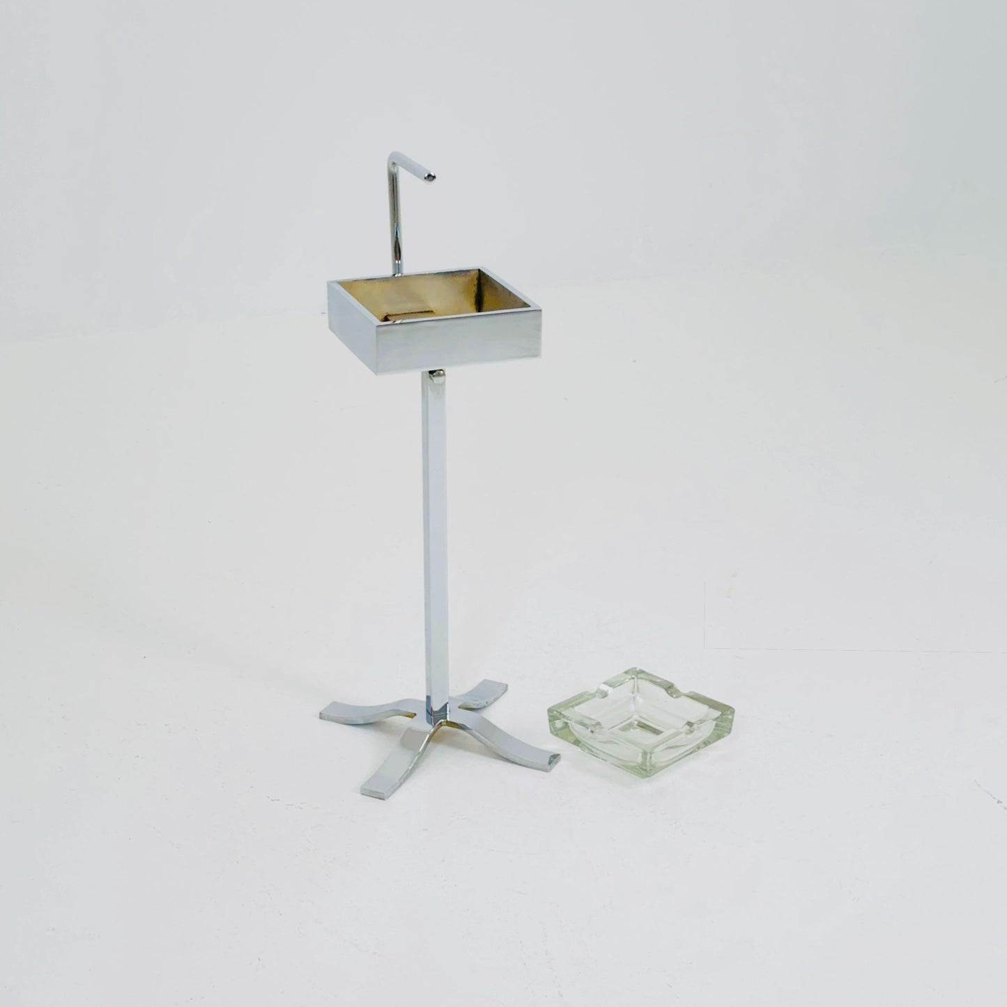 Mid-Century Bauhaus Glass & Chrome Stand Ashtray – Germany 1980s