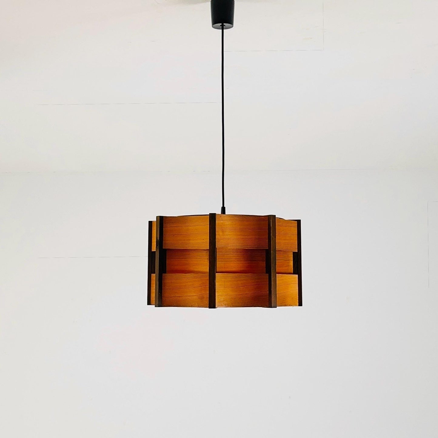 Mid-Century Modern Danish Pendant Lamp – Sculptural Wooden Shade, 1960s Denmark