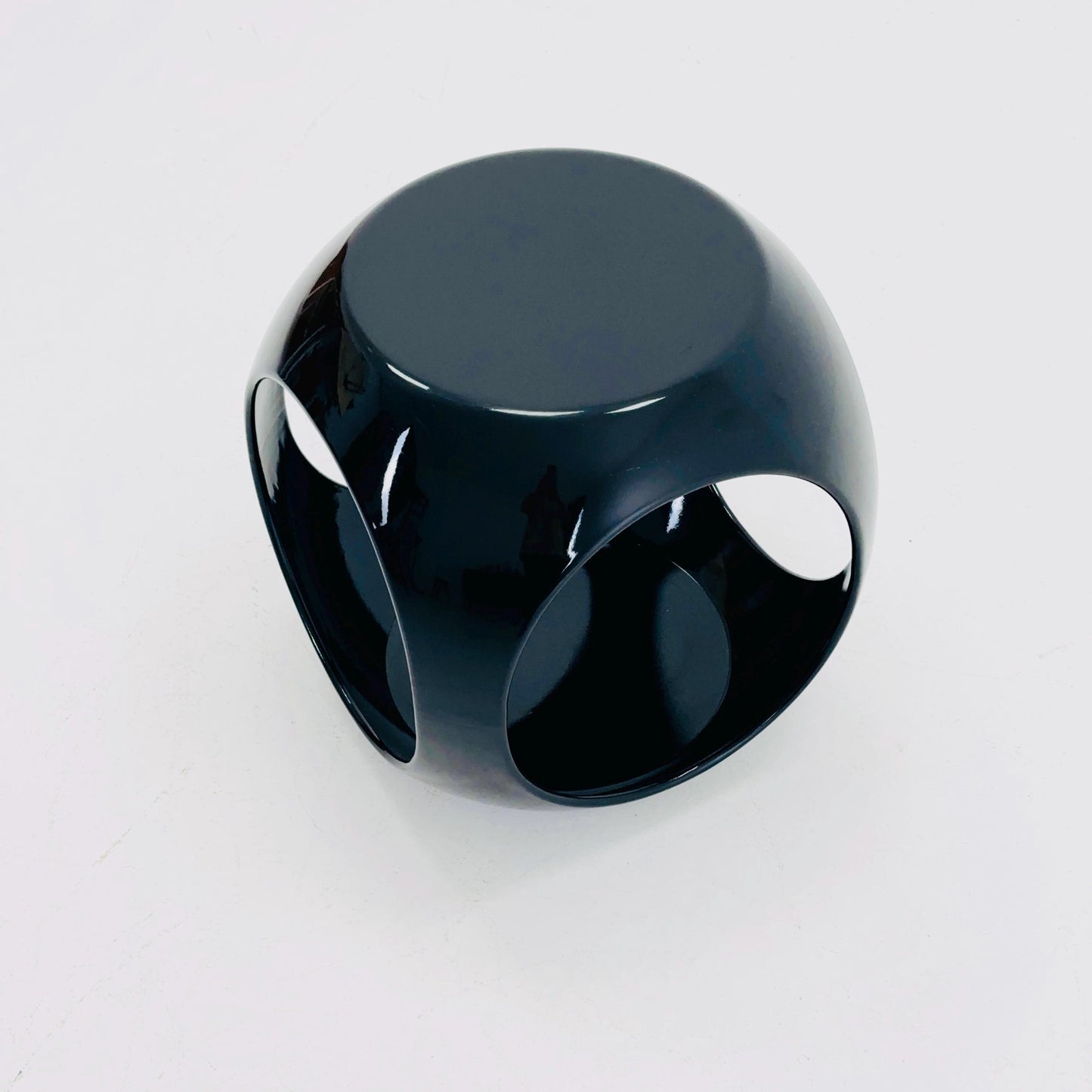 Mid-Century Modern black Fiberglass Side Table – by Luigi Colani 1970s Italy