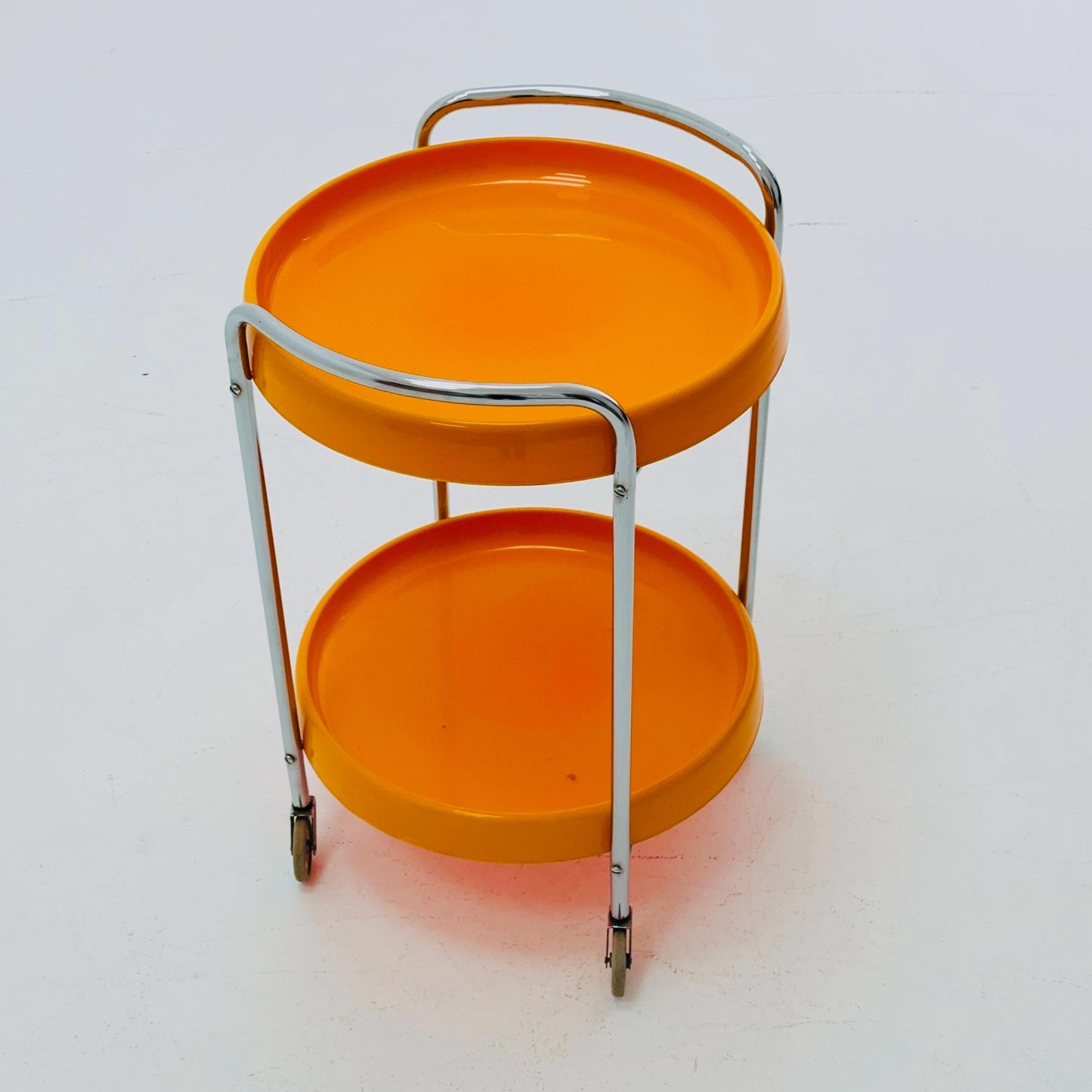 Mid century Spaceage Plastic and Metal Chrome Round Italian Bar Cart, 1980s
