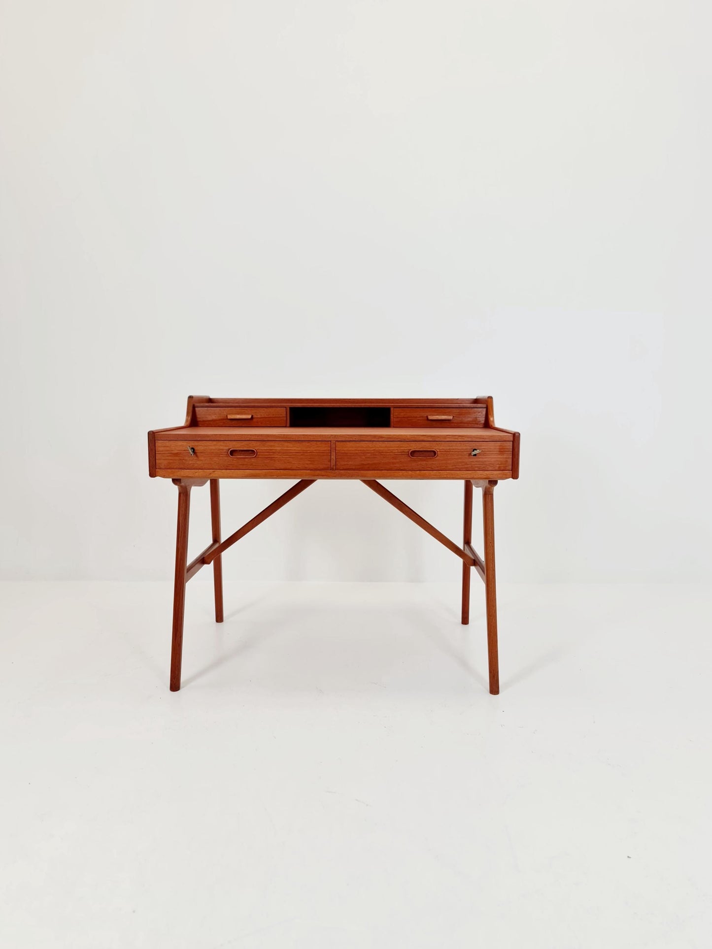 Danish teak Freesanding desk, model 65 Desk by Arne Wahl Ivrsen, 1960s