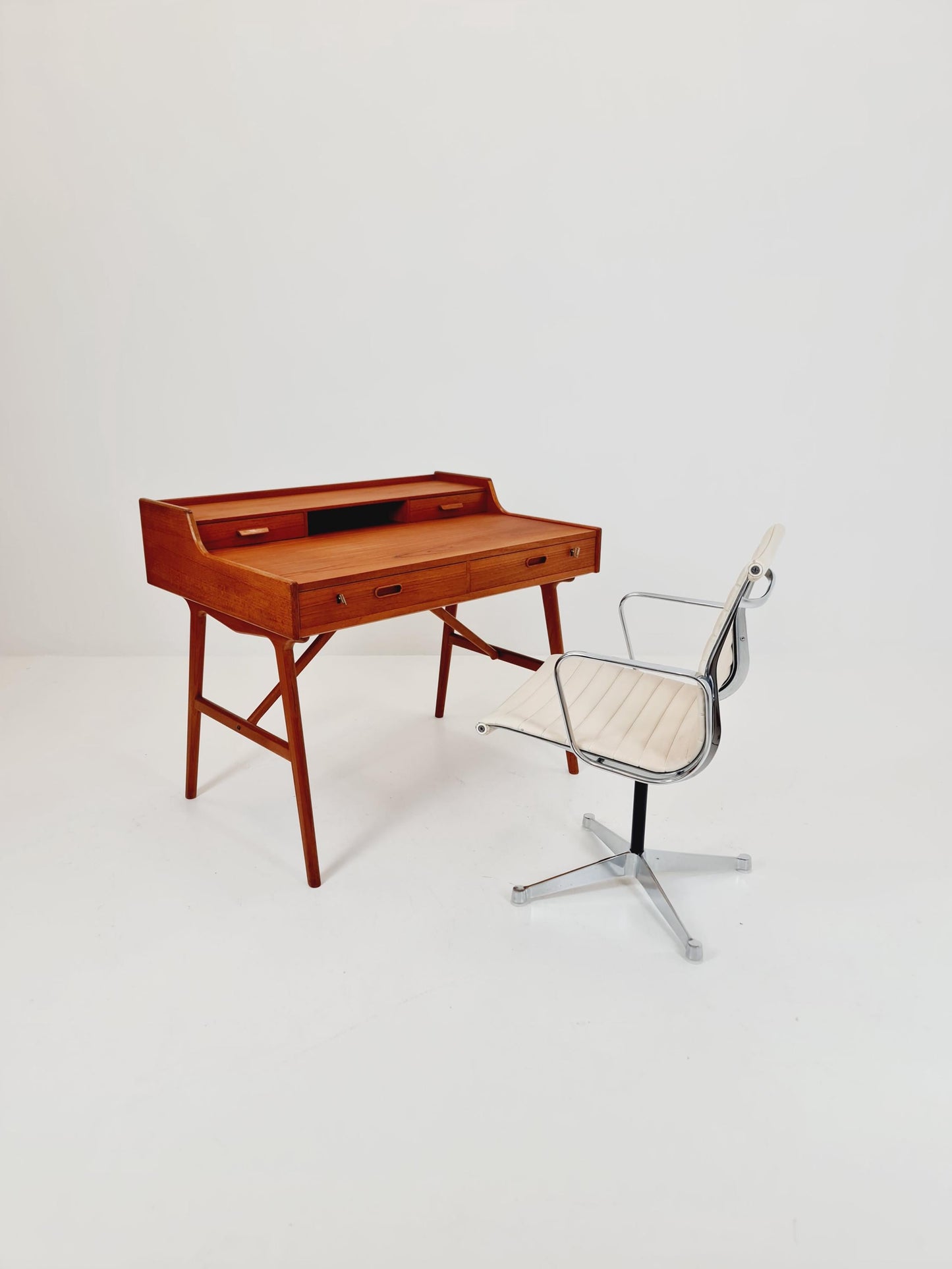 Danish teak Freesanding desk, model 65 Desk by Arne Wahl Ivrsen, 1960s