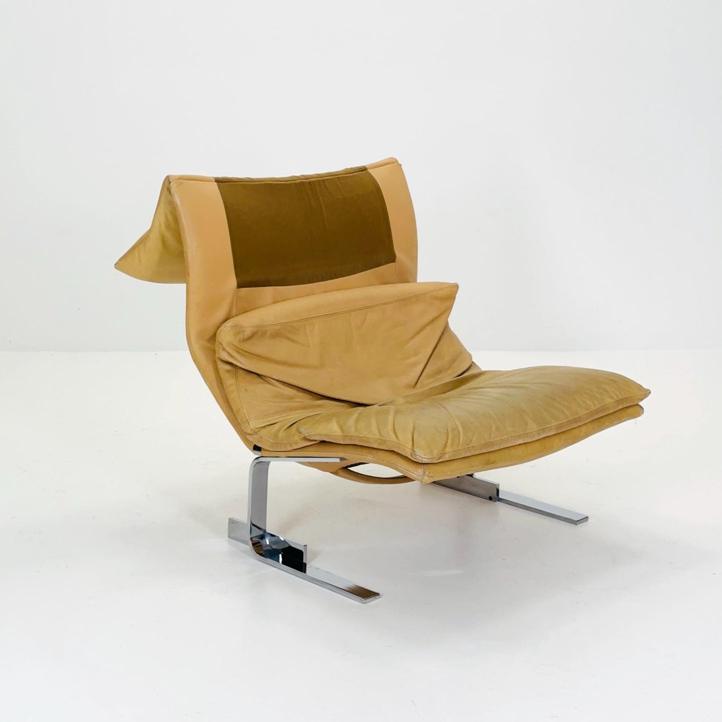 1 of 2 Mid-Century “Wave” Tan leather Lounge Chairs by Giovanni Offredi for Saporiti Italy, 1970s