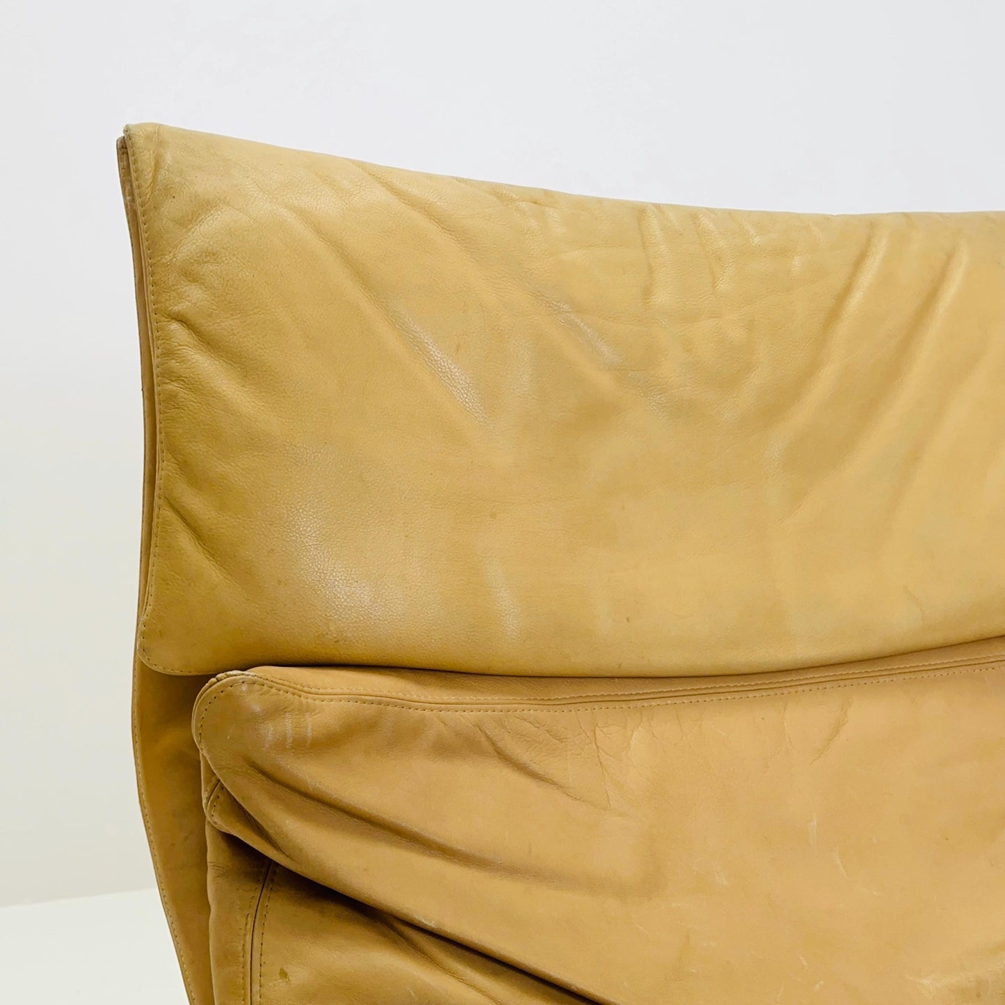 1 of 2 Mid-Century “Wave” Tan leather Lounge Chairs by Giovanni Offredi for Saporiti Italy, 1970s
