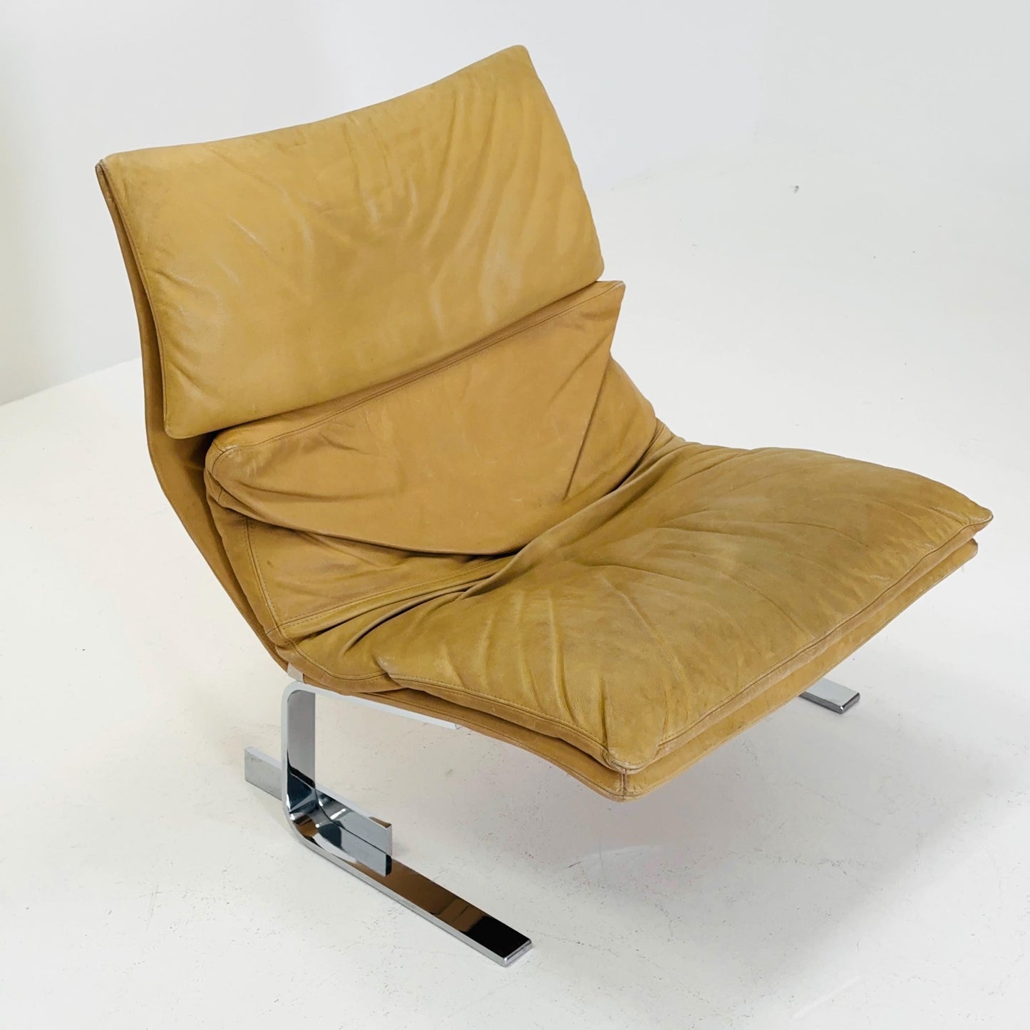 1 of 2 Mid-Century “Wave” Tan leather Lounge Chairs by Giovanni Offredi for Saporiti Italy, 1970s