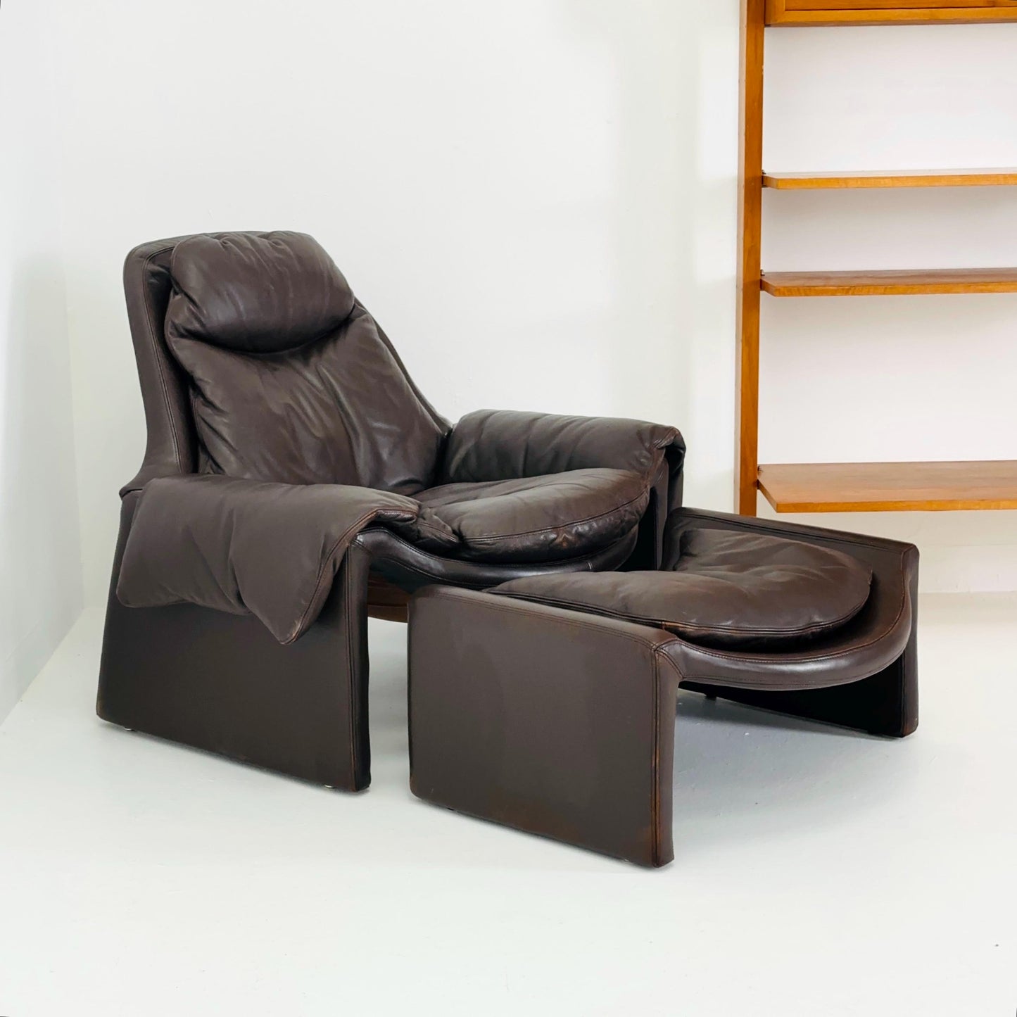 Mid century Proposals leather Armchair with ottoman by Vittorio Introini for Saporiti, Italy 1970