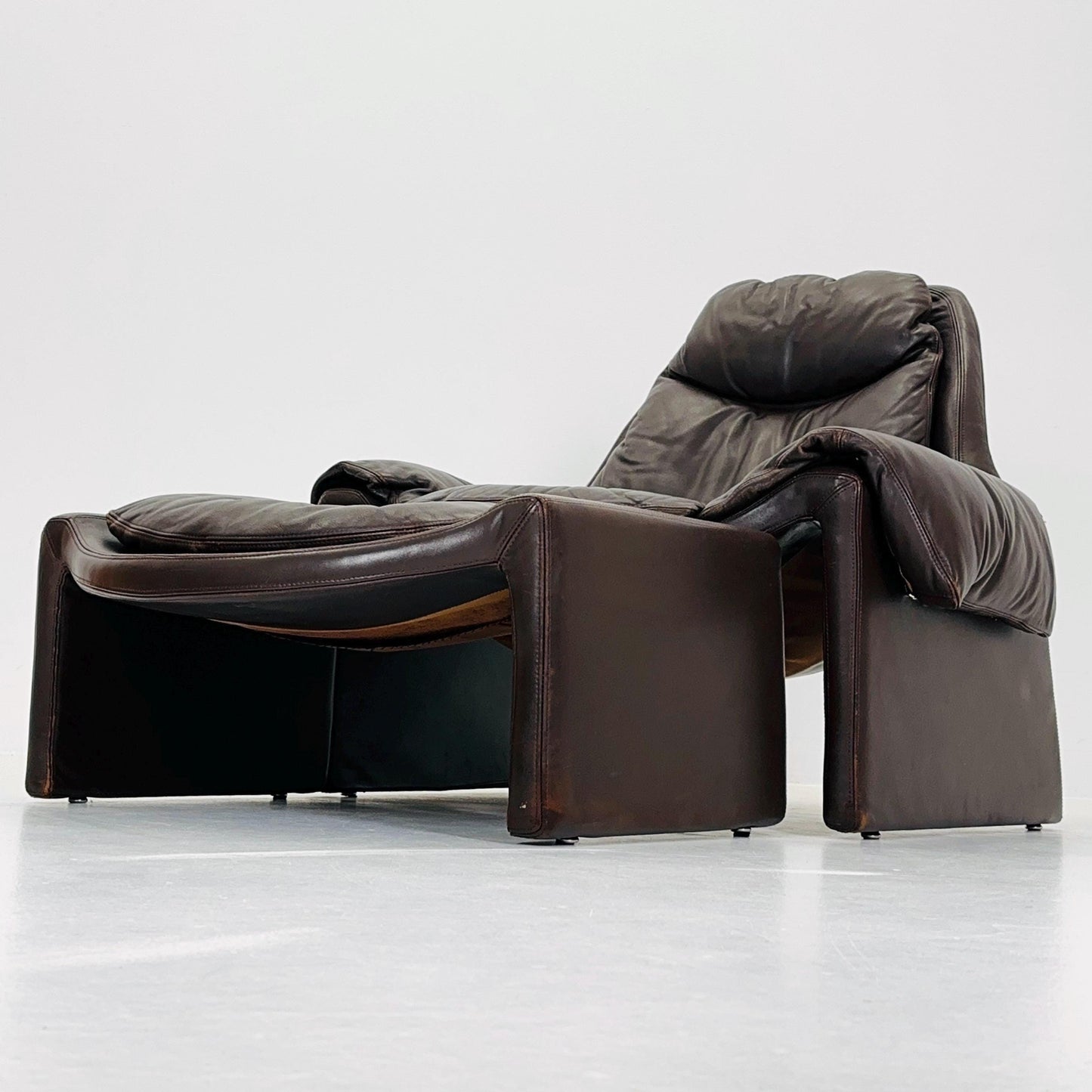 Mid century Proposals leather Armchair with ottoman by Vittorio Introini for Saporiti, Italy 1970