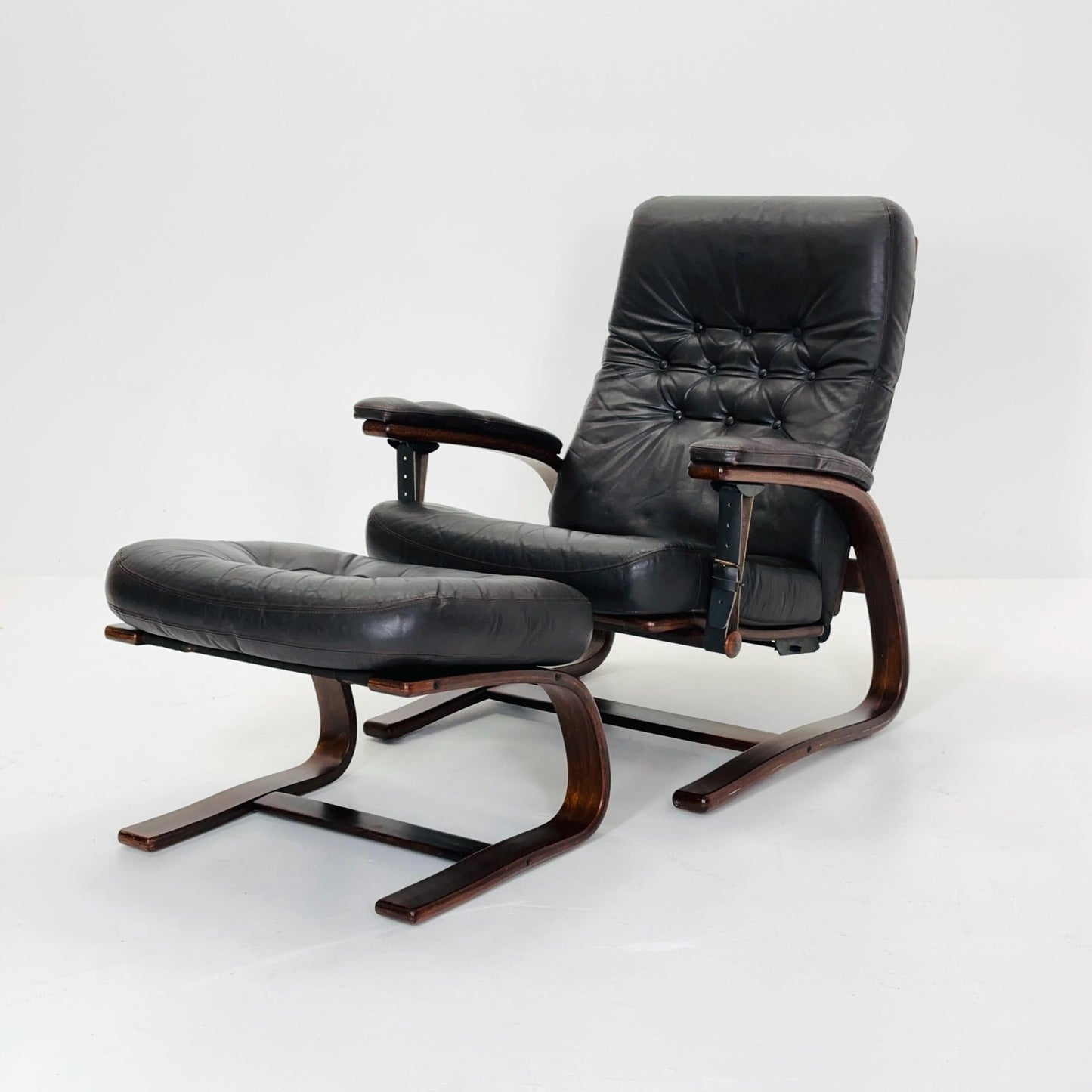 Mid-Century “Panter” Brown Leather Lounge Chair with Ottoman by Arnt Lande for Westnofa, Norway, 1970s