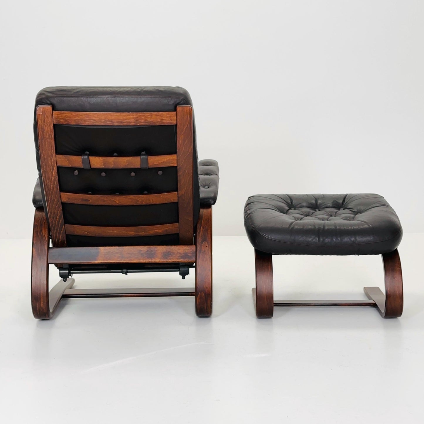 Mid-Century “Panter” Brown Leather Lounge Chair with Ottoman by Arnt Lande for Westnofa, Norway, 1970s