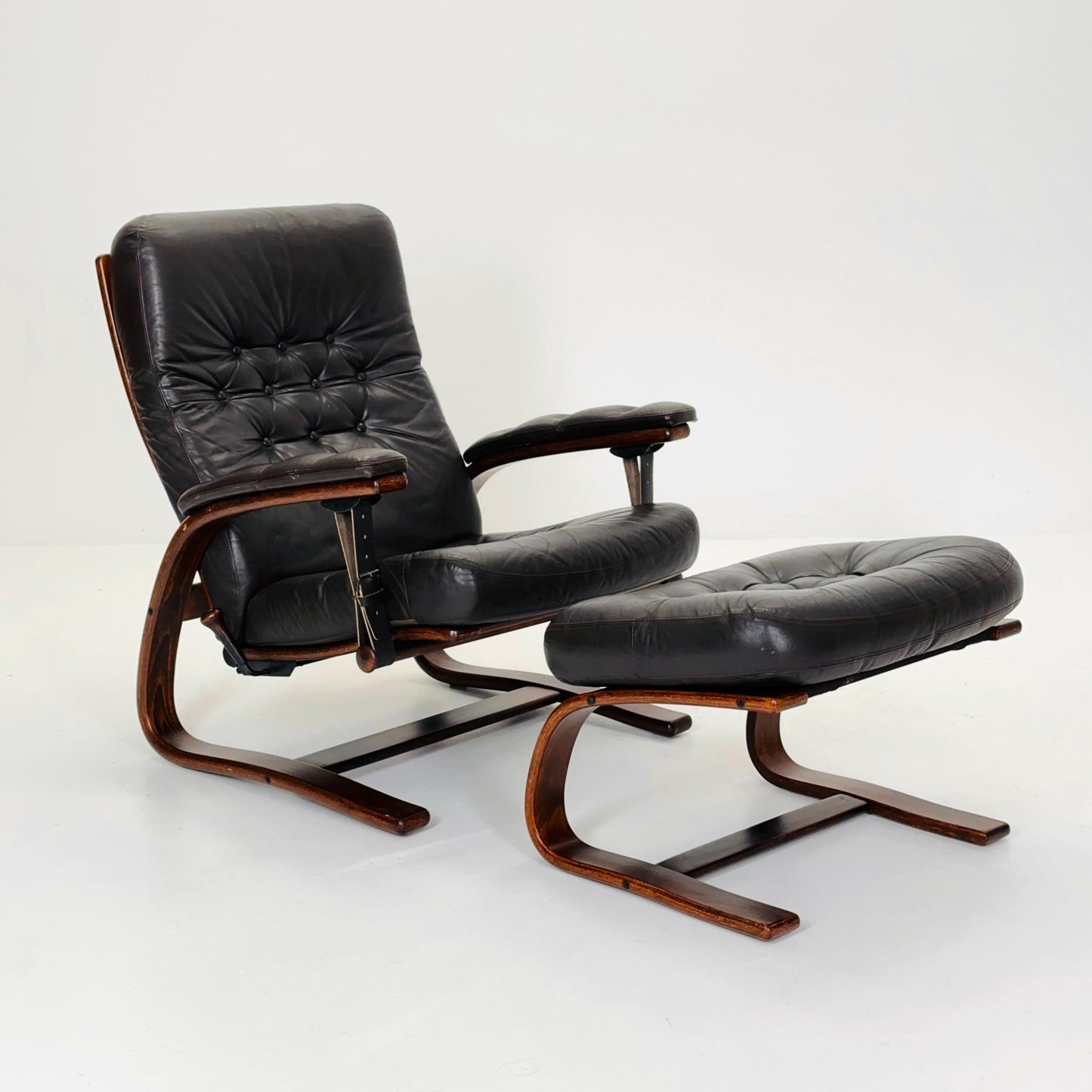 Mid-Century “Panter” Brown Leather Lounge Chair with Ottoman by Arnt Lande for Westnofa, Norway, 1970s
