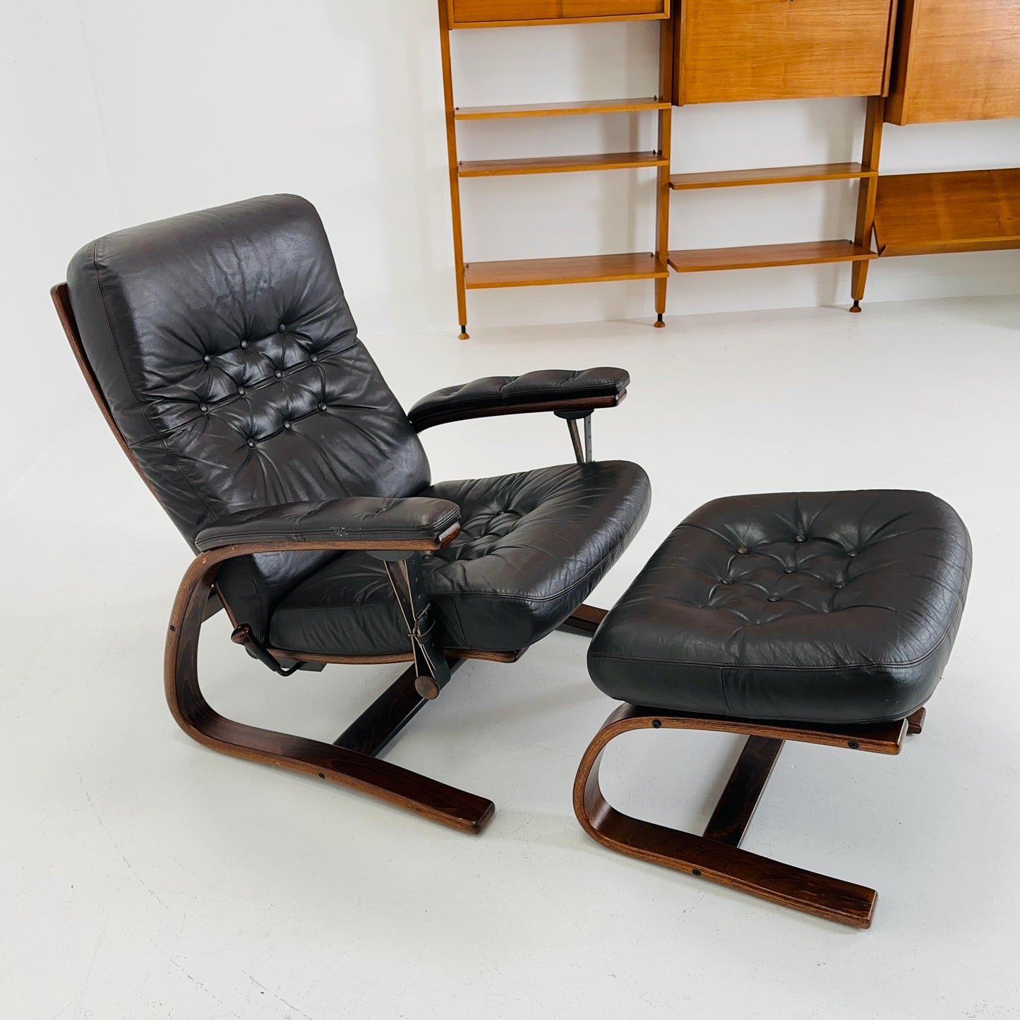 Mid-Century “Panter” Brown Leather Lounge Chair with Ottoman by Arnt Lande for Westnofa, Norway, 1970s