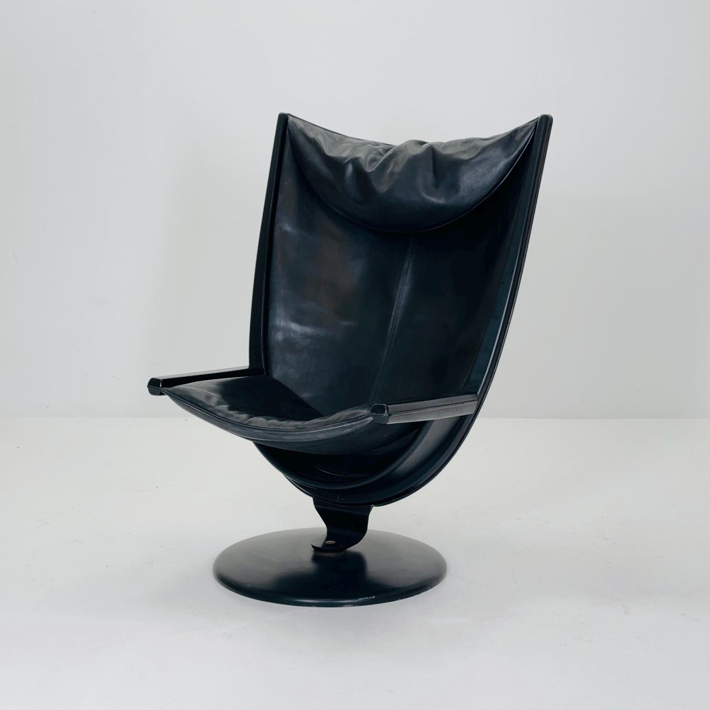 mid century modern black leather lounge chair by Ingmar Relling for Westnofa, 1980s Norway