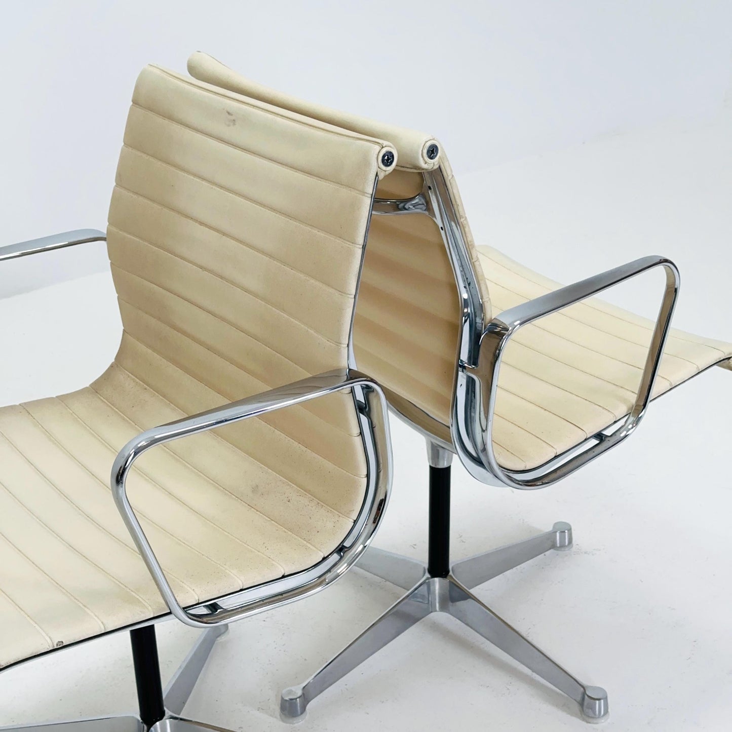 Set of 6 Mid Century EA105-EA108 chairs by Charles & Ray Eames for Herman Miller, 1970s USA