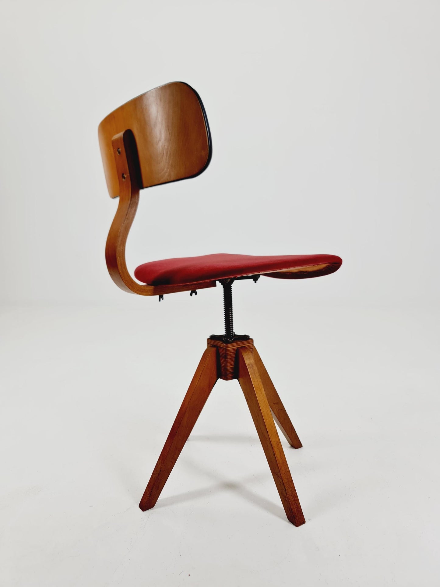 Bauhaus swivel office chair in solid wood By Der FerderDreh 1930s