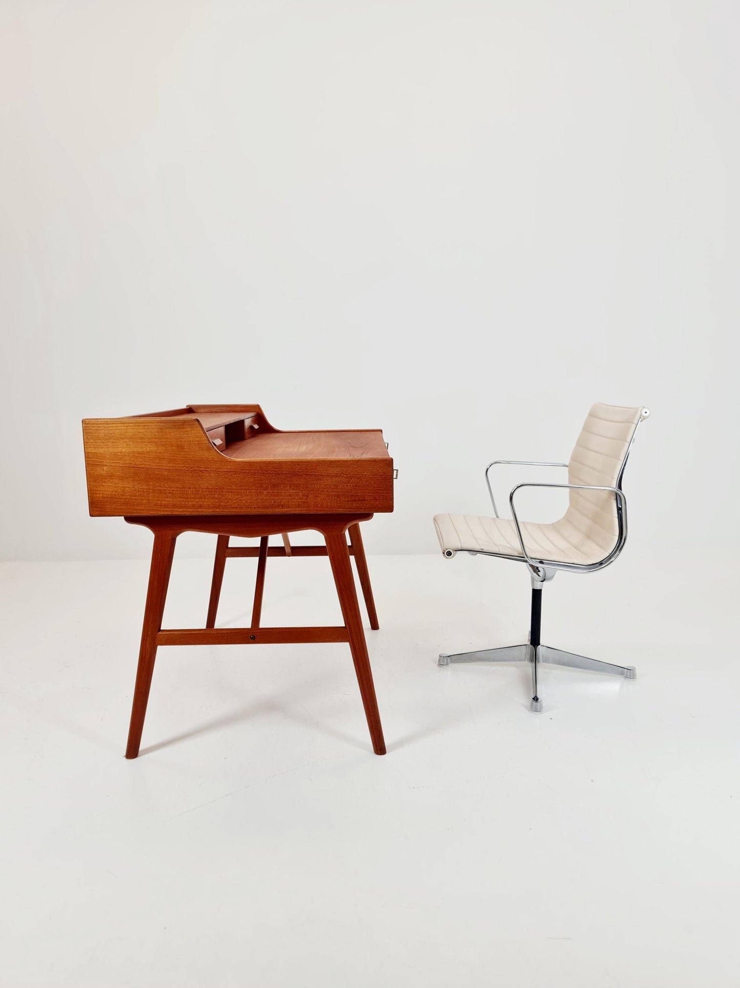 Danish teak Freesanding desk, model 65 Desk by Arne Wahl Ivrsen, 1960s