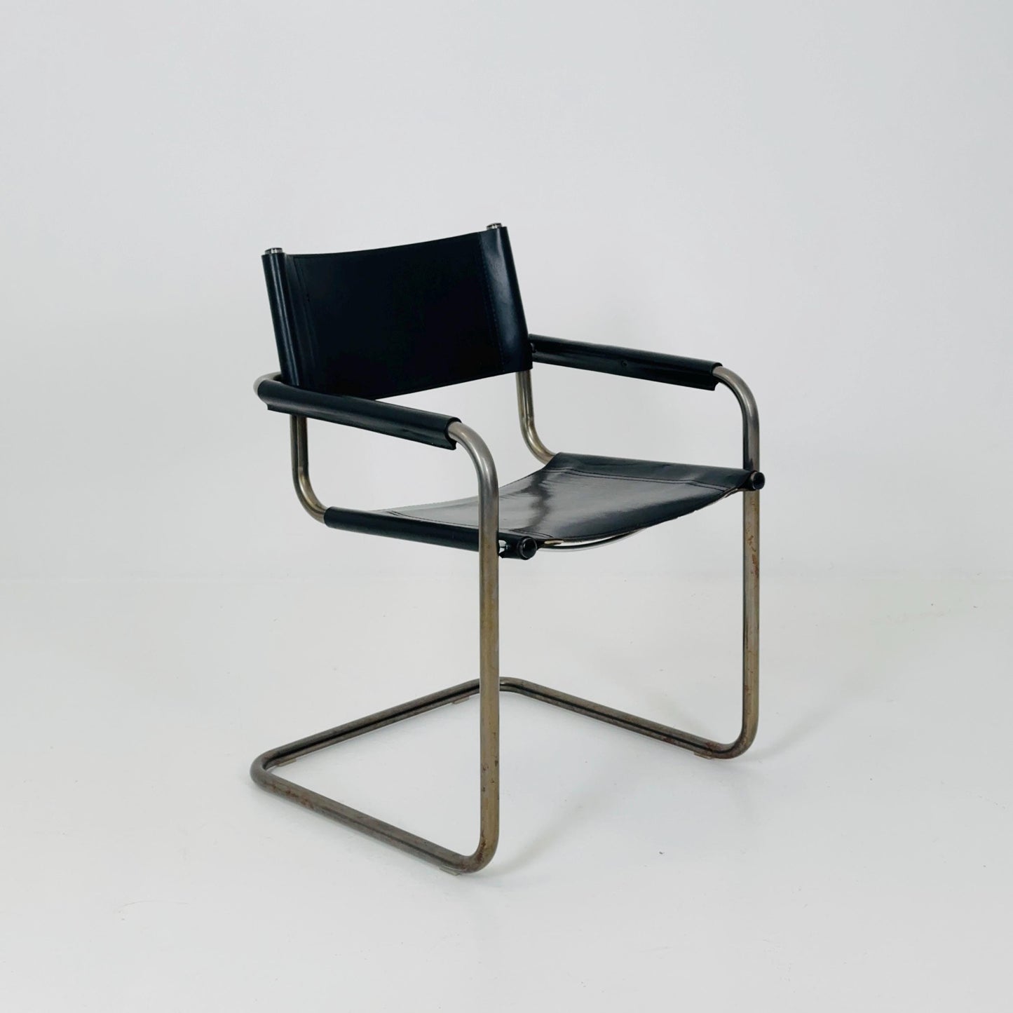 Mid century Bauhaus B34 black leather cantilevered chair by Mart Stam for Jox Interni italy 1980s