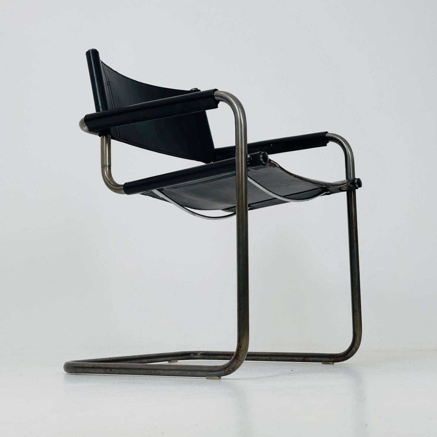 Mid century Bauhaus B34 black leather cantilevered chair by Mart Stam for Jox Interni italy 1980s