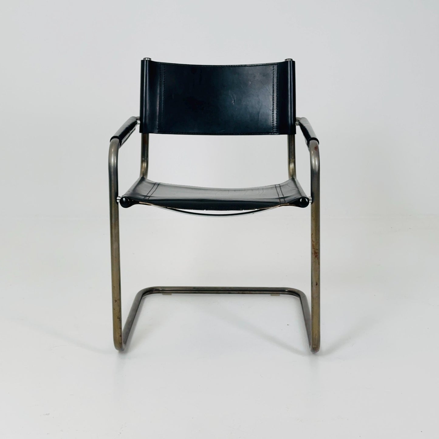 Mid century Bauhaus B34 black leather cantilevered chair by Mart Stam for Jox Interni italy 1980s