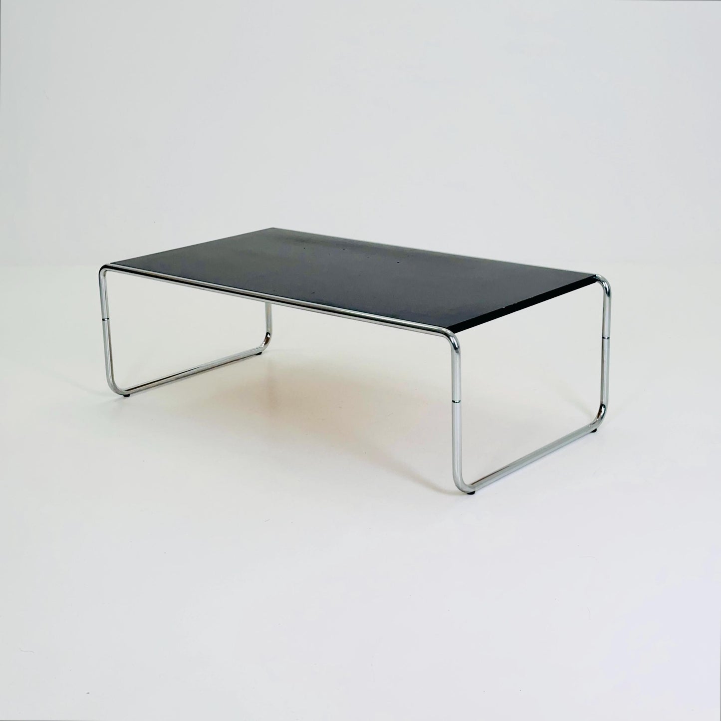 Mid century Bauhaus design coffee tables by Marcel Breuer 'Laccio' Italy 1980s