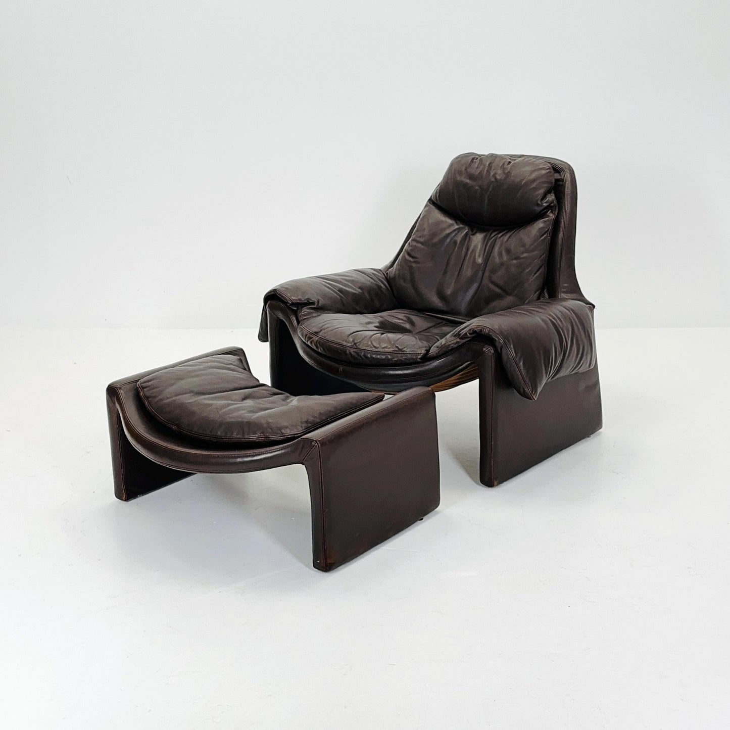 Mid century Proposals leather Armchair with ottoman by Vittorio Introini for Saporiti, Italy 1970