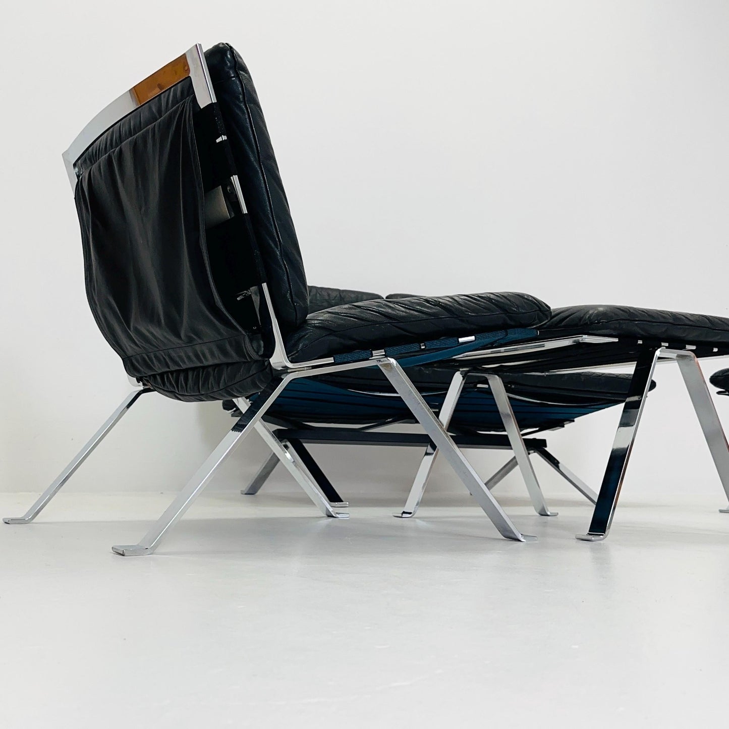 Set of 4 items Mid century leather lounge Euro lounge chairs by Hans Eichenberger for Girsberger - 1960s Switzerland