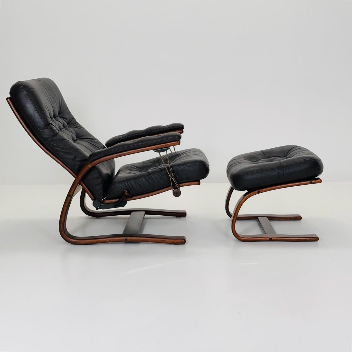 Mid-Century “Panter” Brown Leather Lounge Chair with Ottoman by Arnt Lande for Westnofa, Norway, 1970s