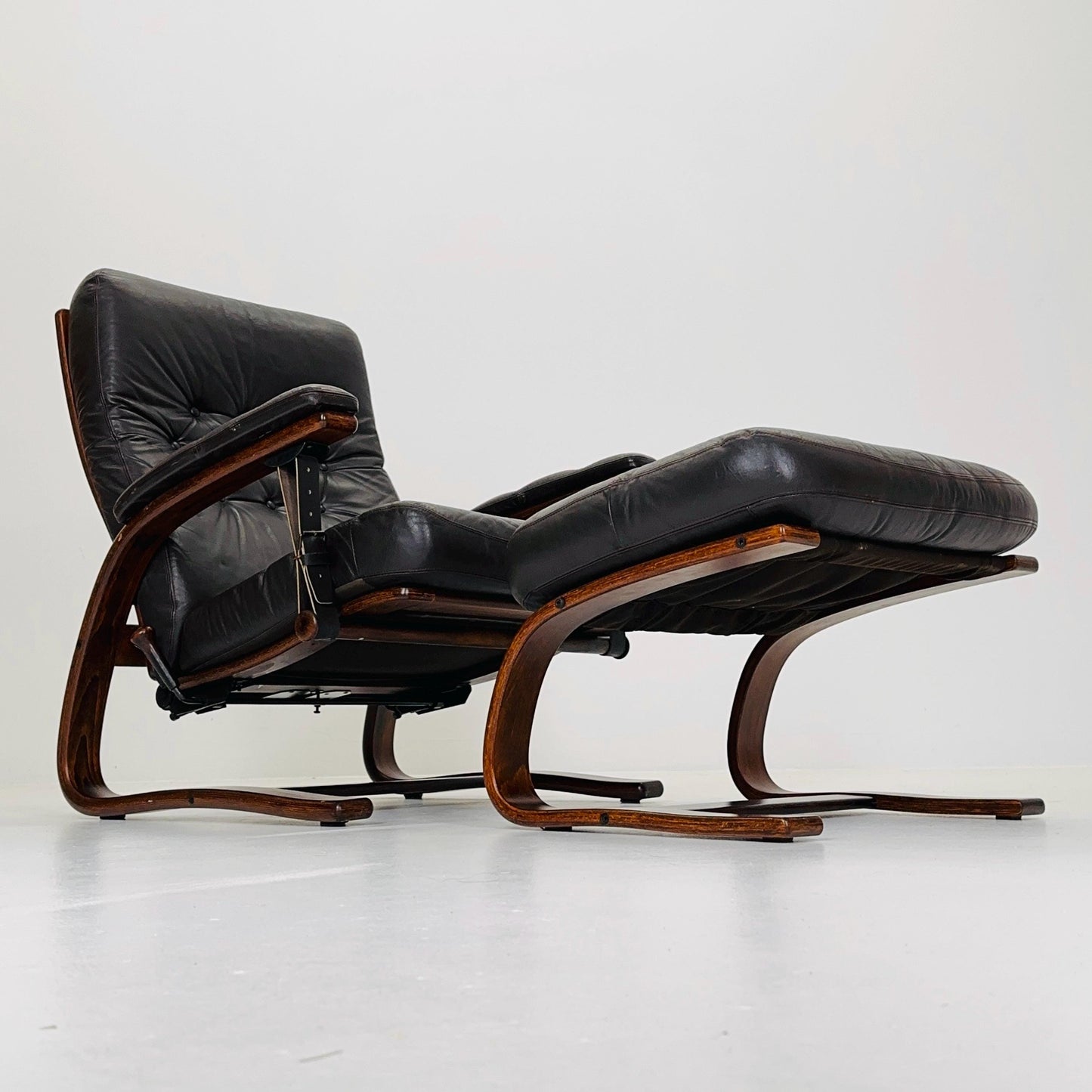 Mid-Century “Panter” Brown Leather Lounge Chair with Ottoman by Arnt Lande for Westnofa, Norway, 1970s