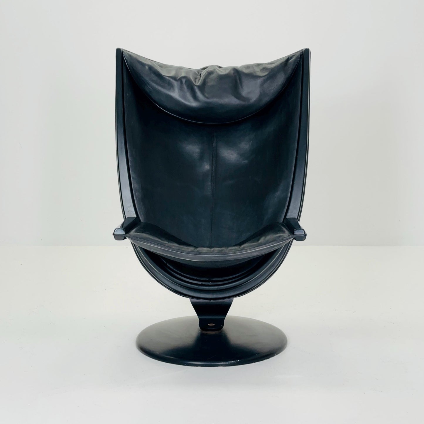 mid century modern black leather lounge chair by Ingmar Relling for Westnofa, 1980s Norway