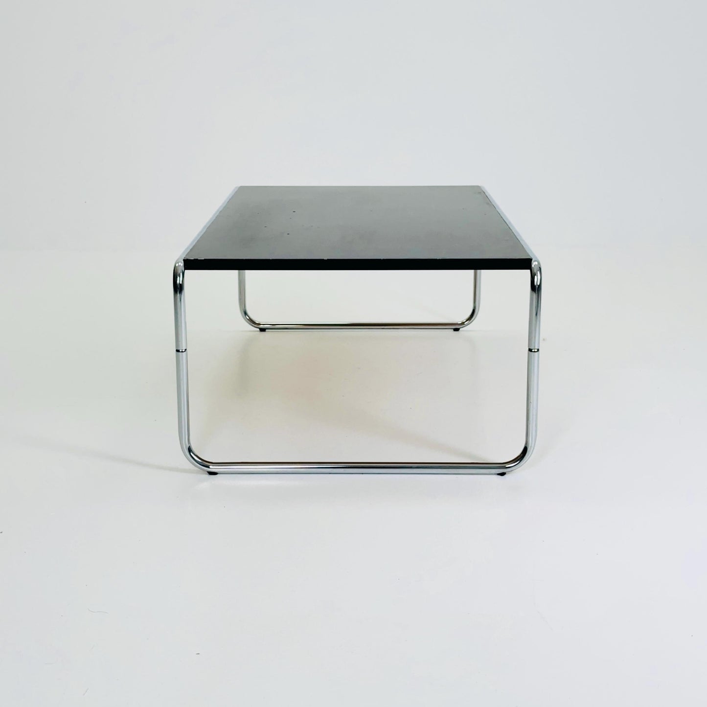 Mid century Bauhaus design coffee tables by Marcel Breuer 'Laccio' Italy 1980s