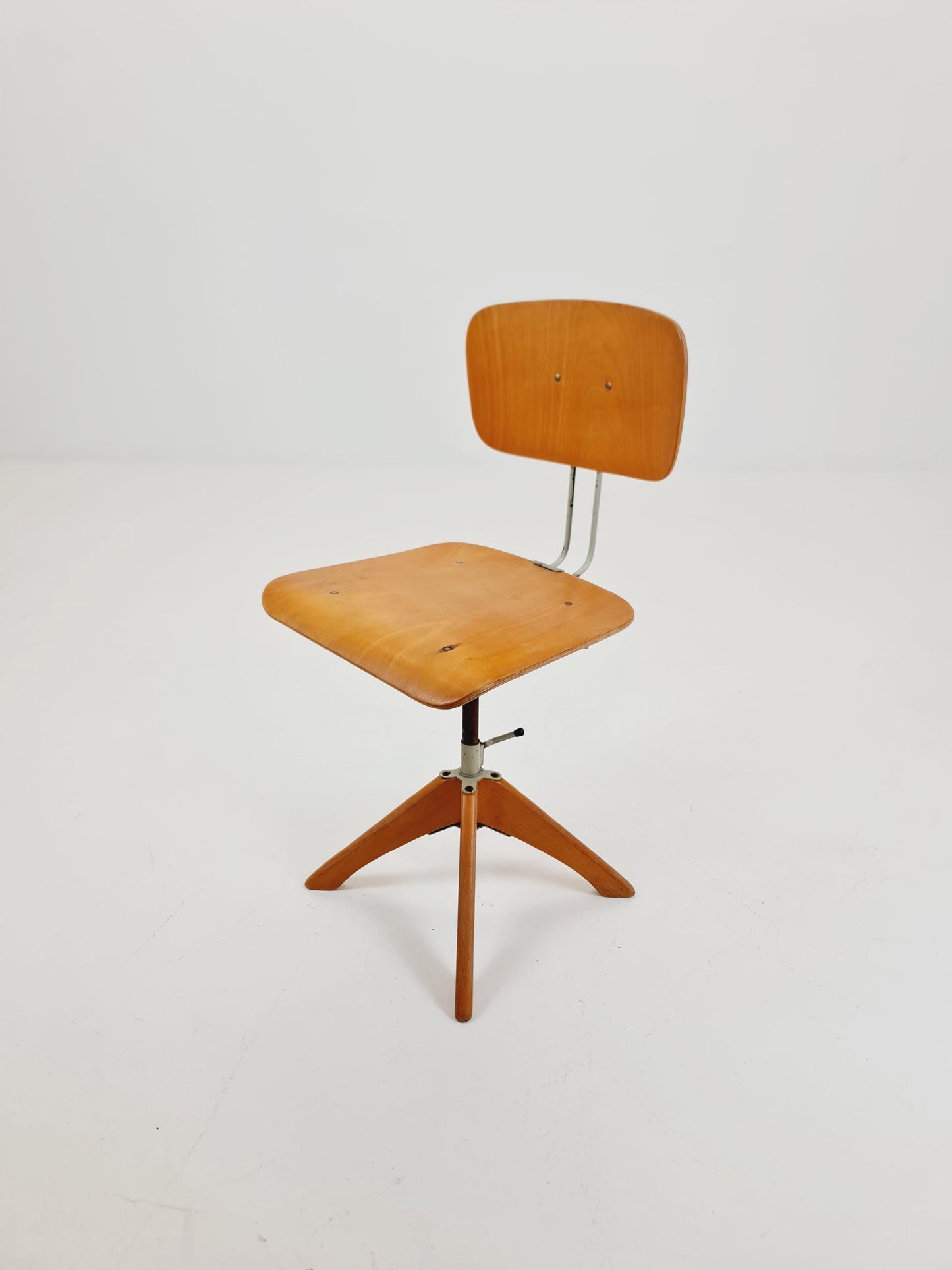 Bauhaus swivel office chair in solid wood By Margarete Klöber for Polster Gleich 1930s