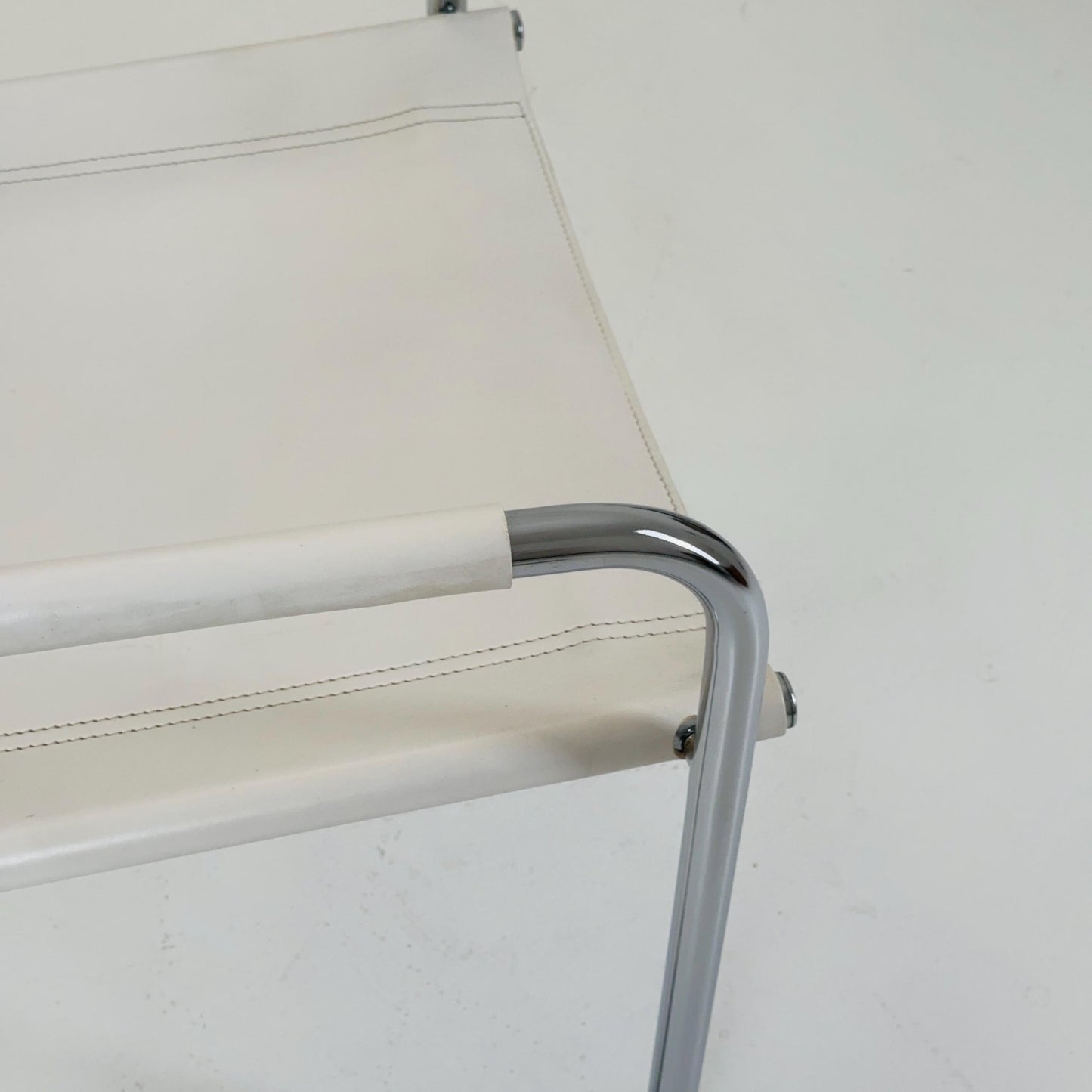Mid-Century Bauhaus Cantilever Large Lounge Chair — white leather 1980s Italy 1980s