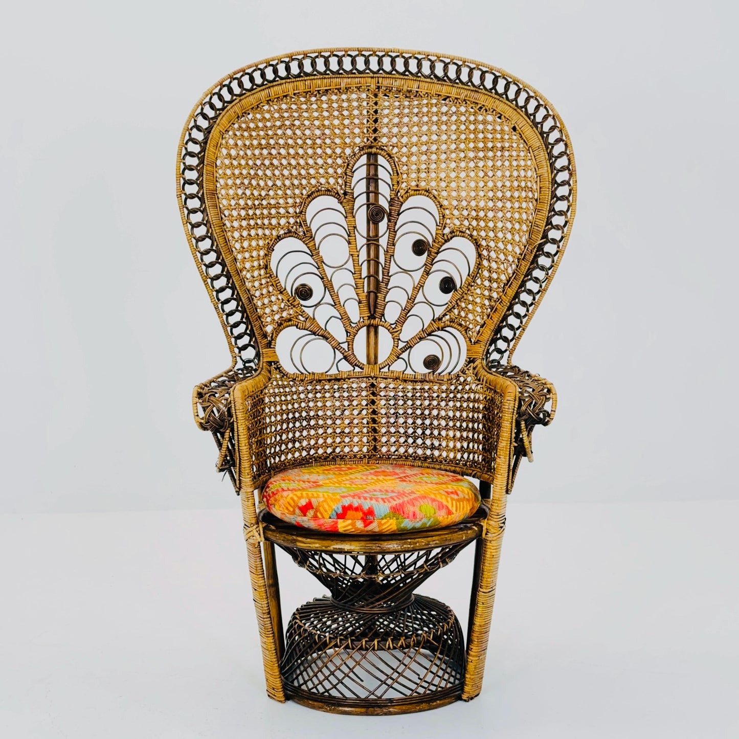 Mid century Classic Wicker Emmanuelle Peacock Chair 1960/70s