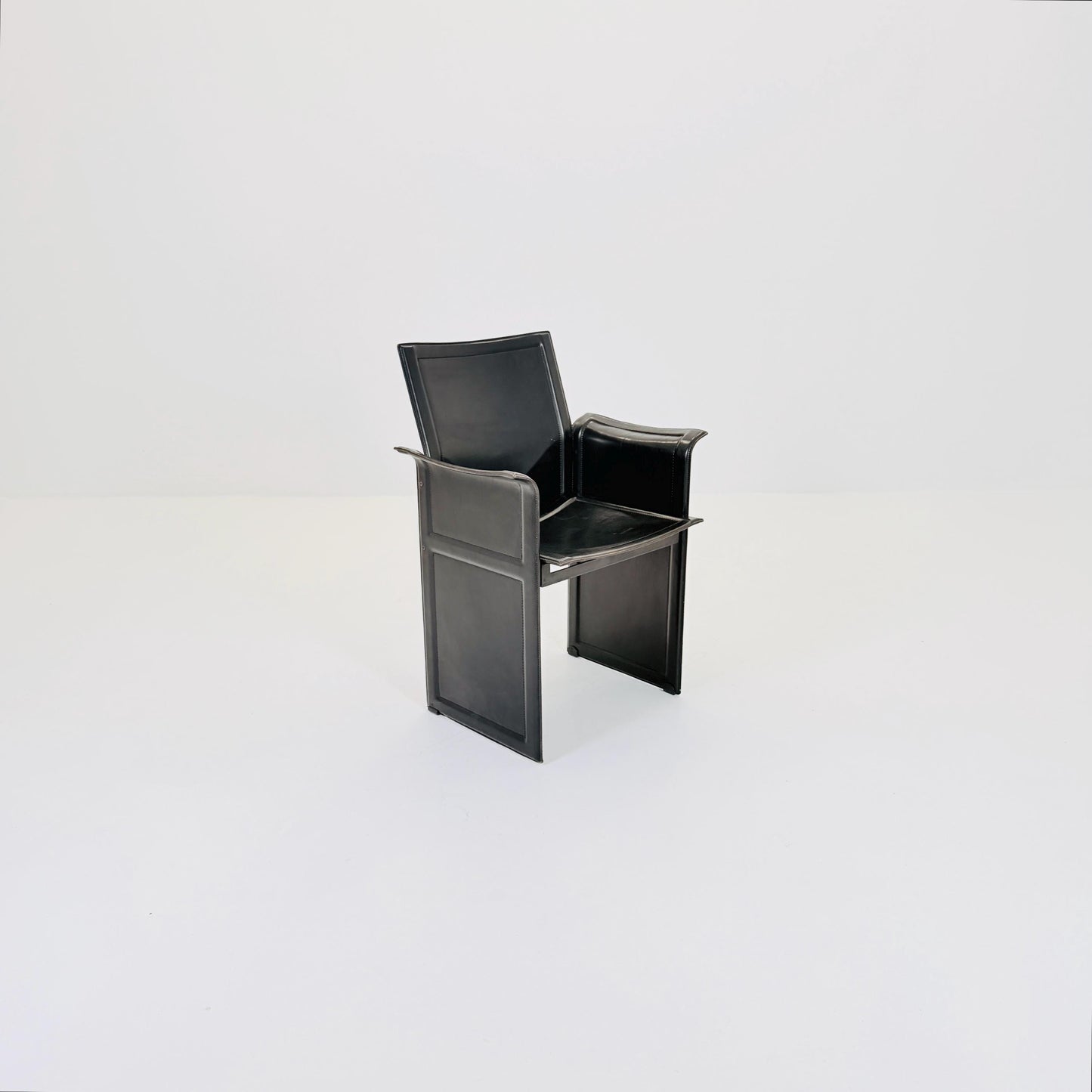 1 of 2 Mid-Century Italian “Korium” KM1 Black Leather Armchair by Tito Agnoli for Matteo Grassi, 1970s