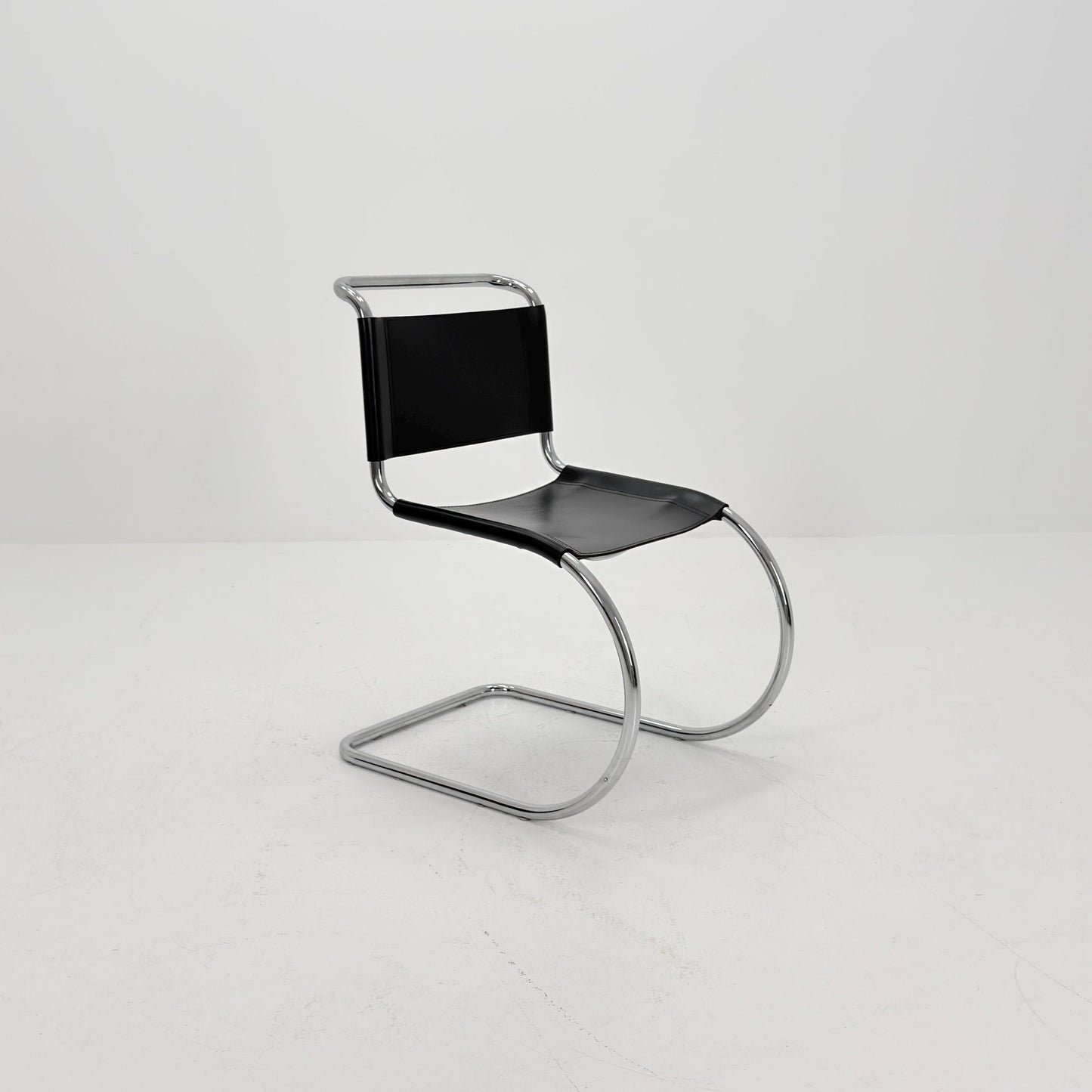 Mid century Bauhaus MR10 lounge black leather chair design by Ludwig Mies van der Rohe , 1980s Italy