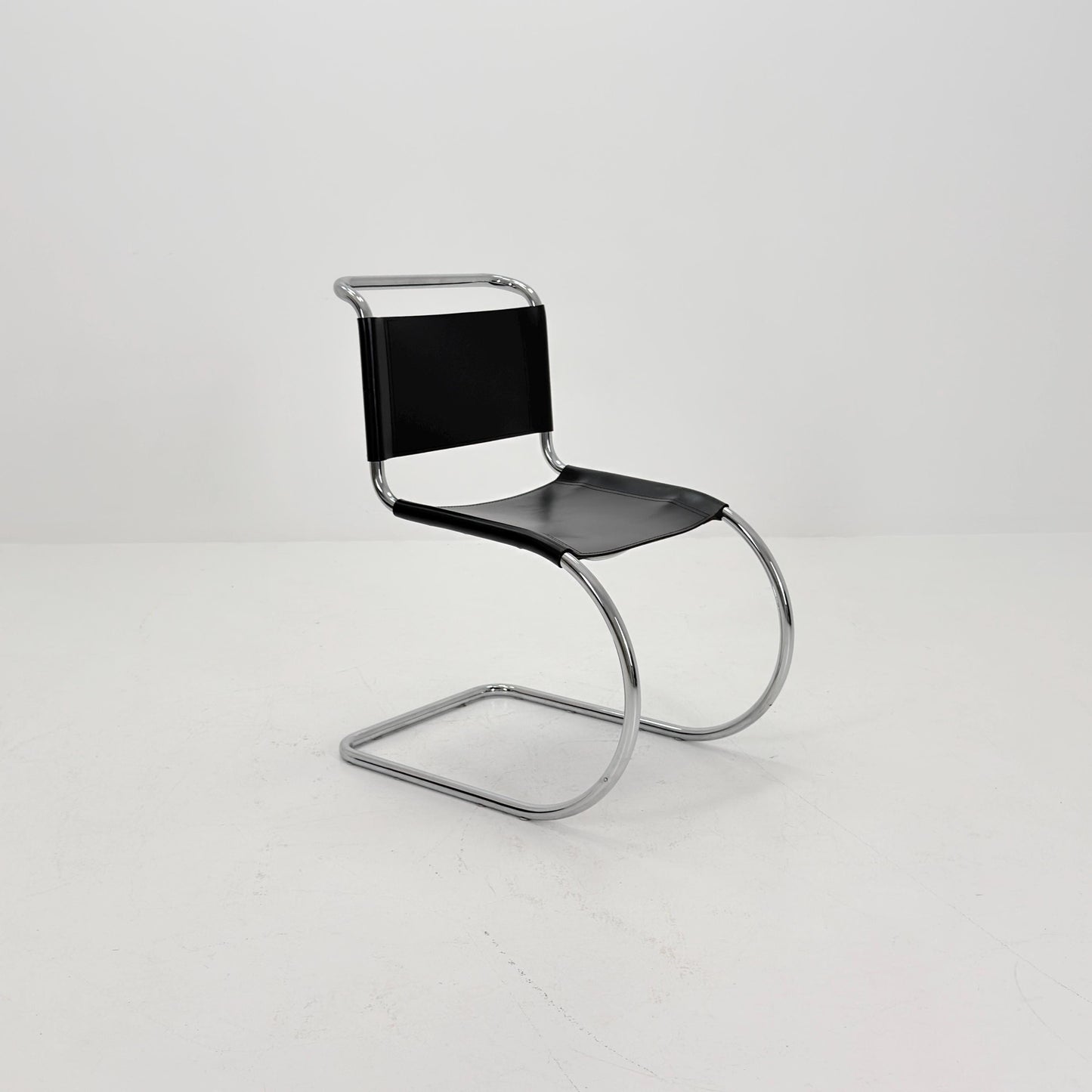 Mid century Bauhaus MR10 lounge black leather chair design by Ludwig Mies van der Rohe , 1980s Italy