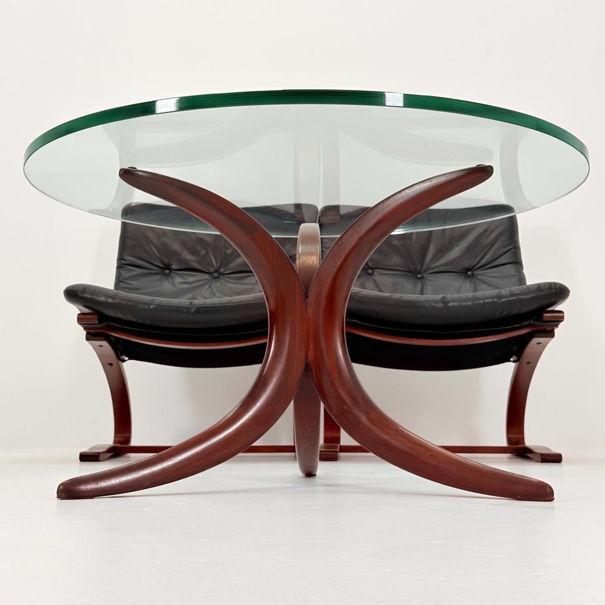Rare Mid Century Scandinavian Living Room Set | 4 Kengu Lounge Chairs and coffee tbale by Elsa & Nordahl Solheim for Rybo | 1970s