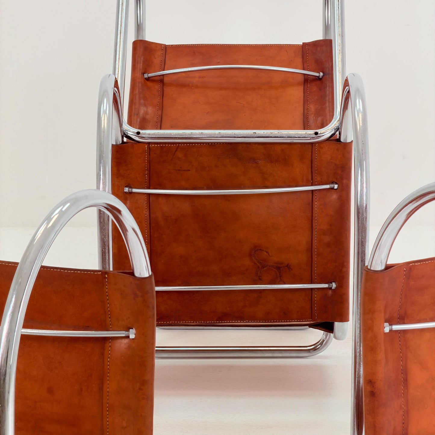 Set of 4 Mid-Century MR10 Cantilever Chairs by Ludwig Mies van der Rohe – Cognac Leather – Italy, 1980s